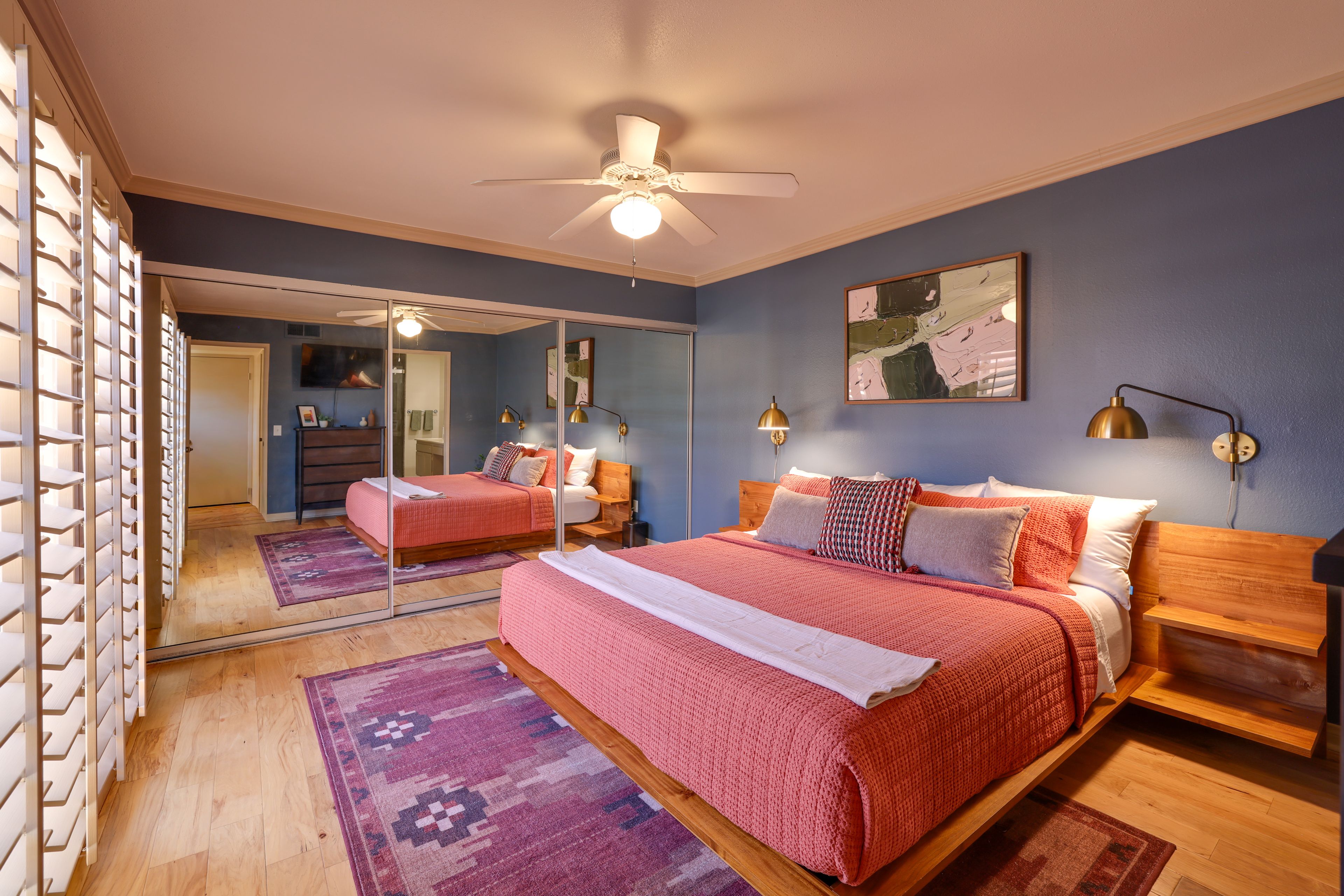 Bedroom | King Bed | 2 Twin Rollaway Beds