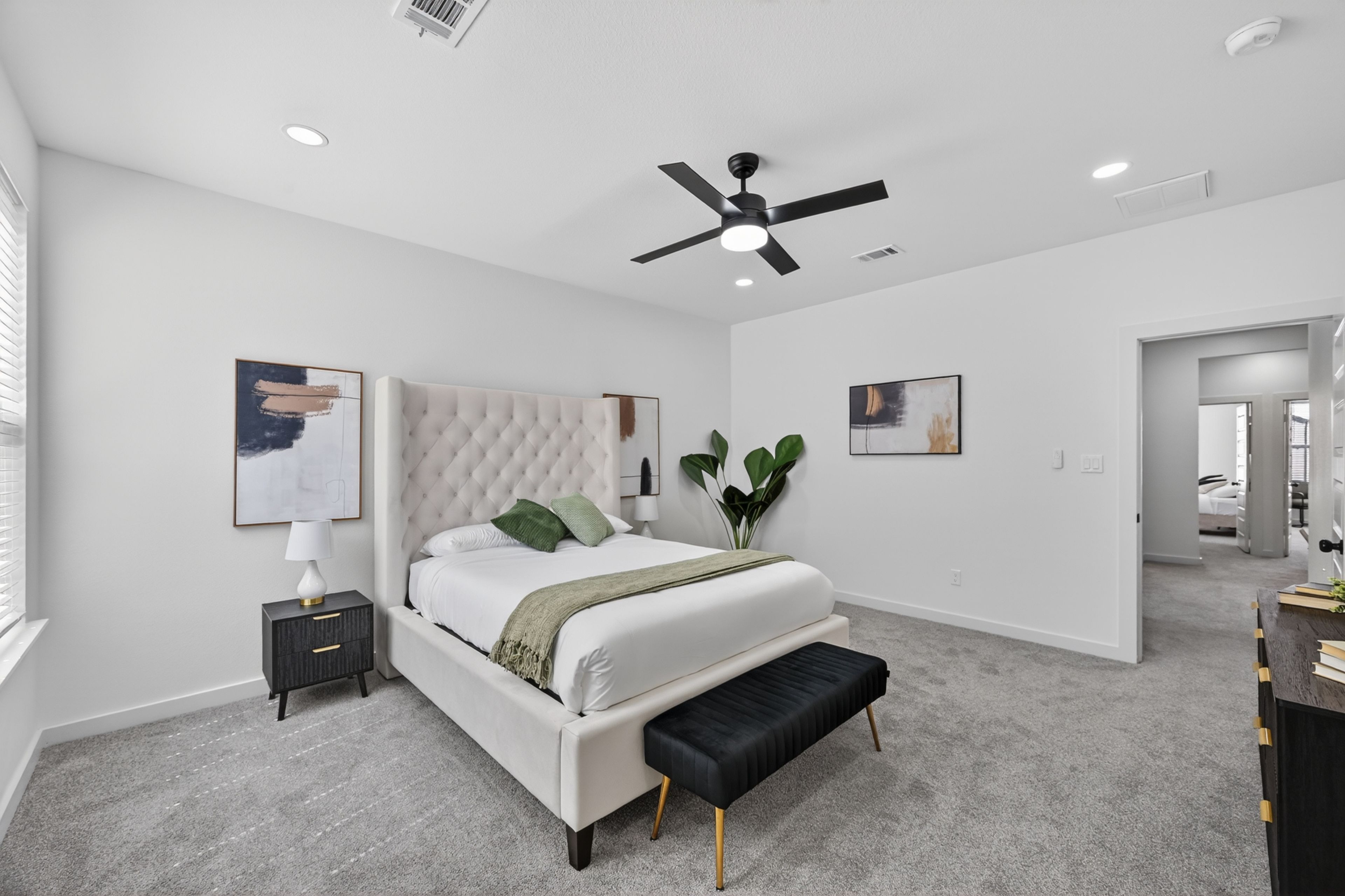 Bedroom 1 | Queen Bed