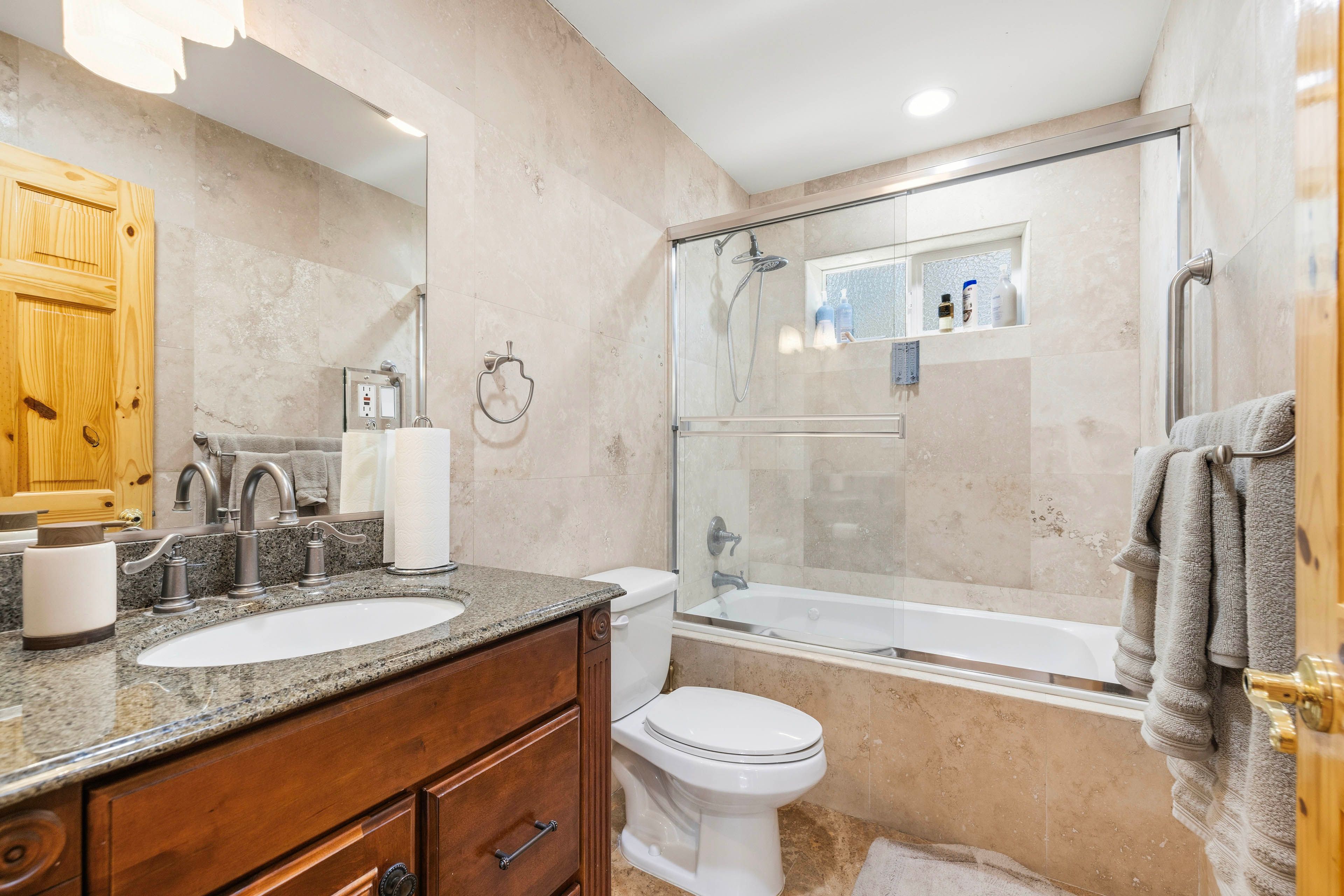 Full Bathroom | 2nd Floor