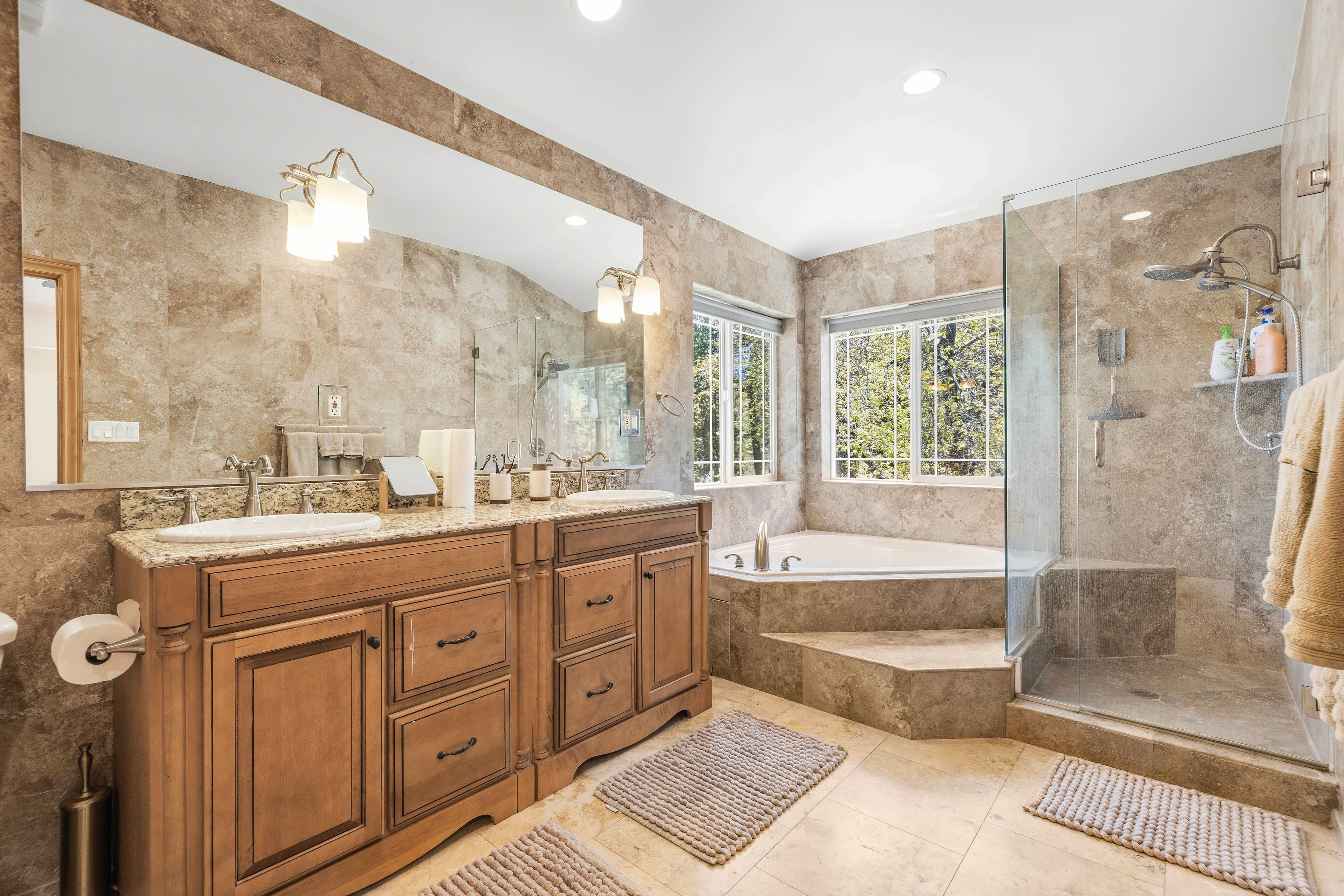 Full Bathroom | 2nd Floor