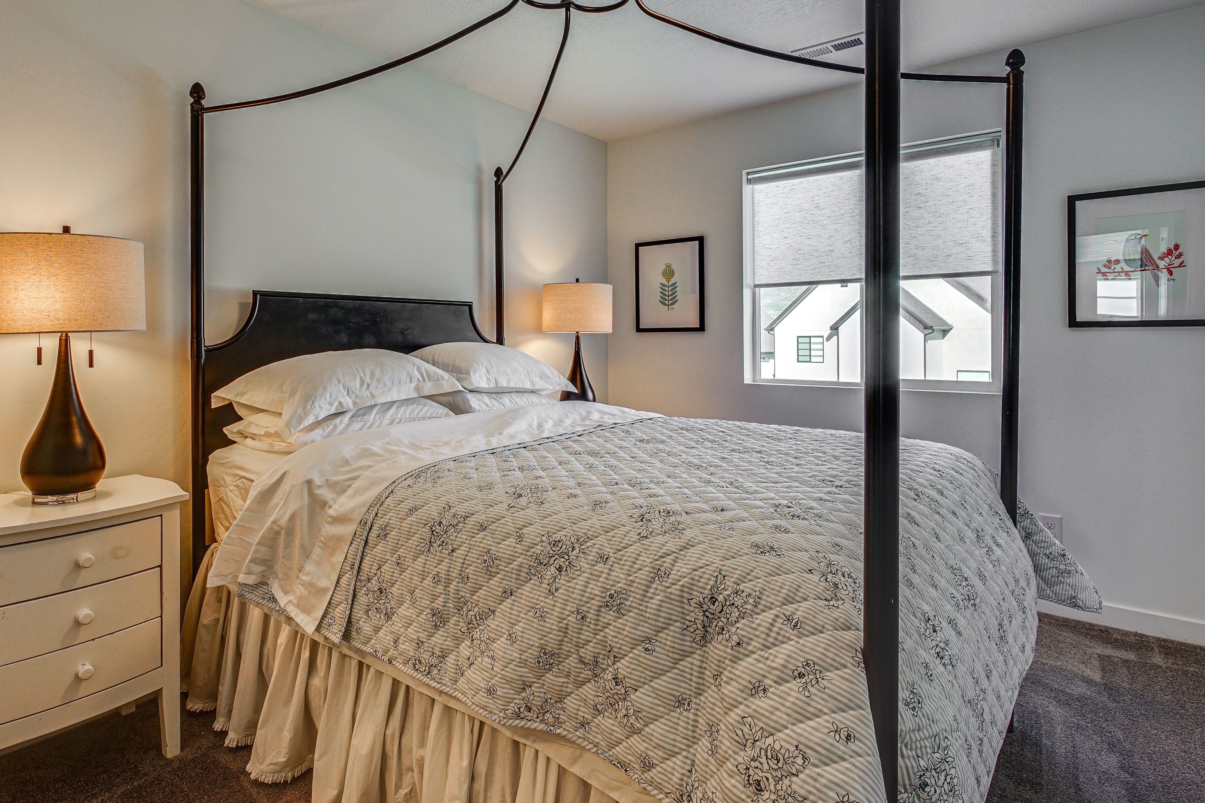 Bedroom | Queen Bed | 2nd Floor