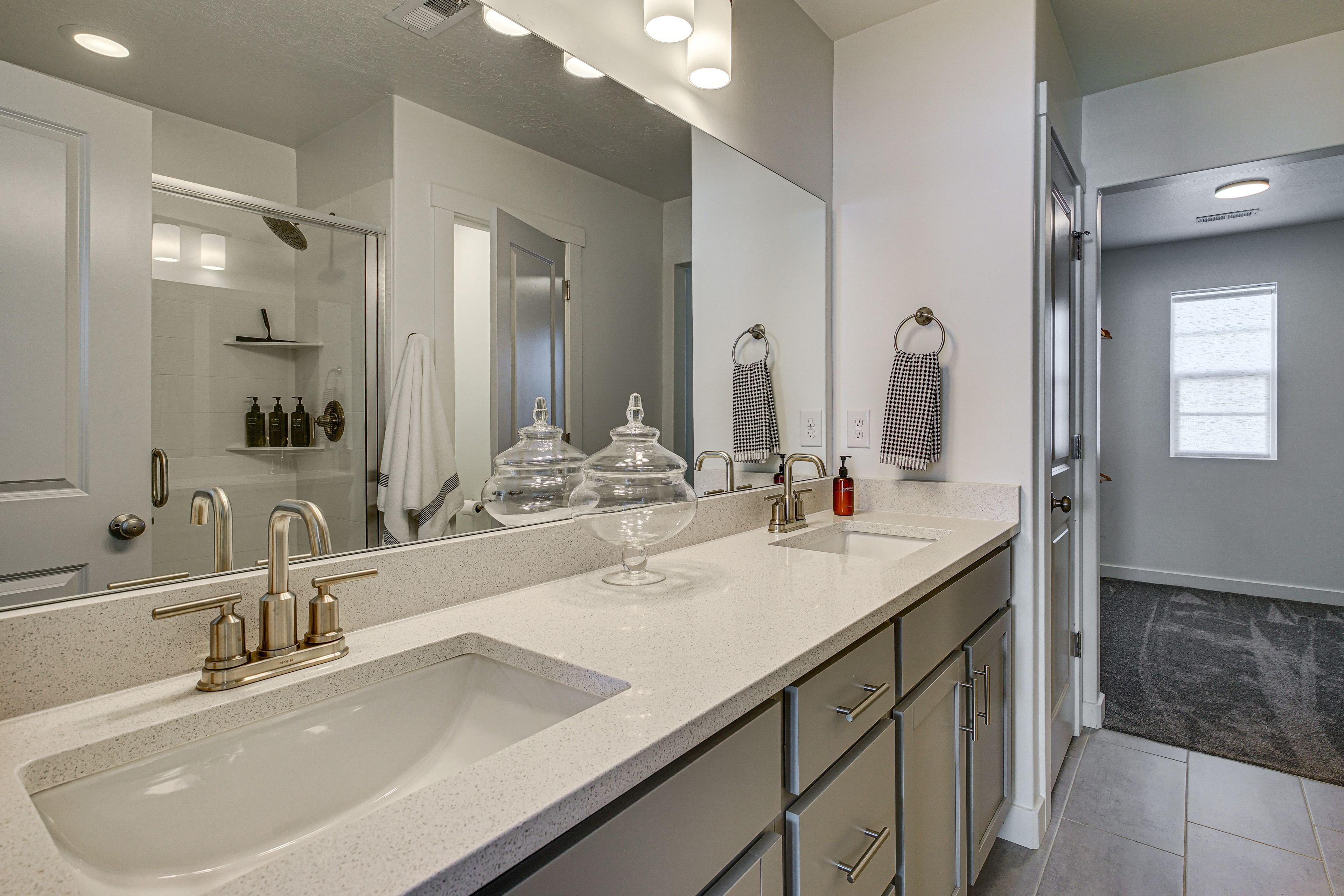 En-Suite Bathroom | Shower | Walk-In Closet | 2nd Floor