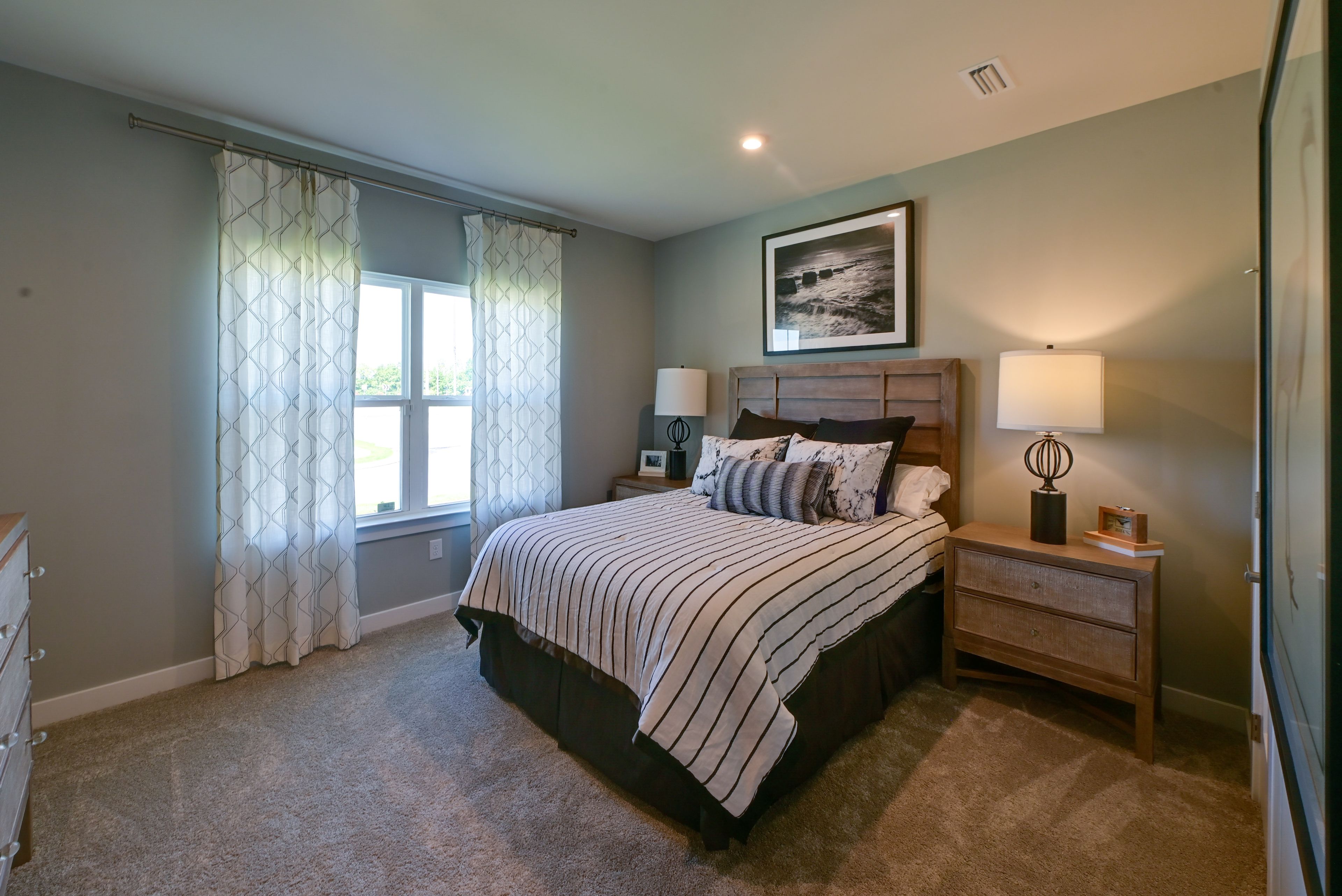 Bedroom | Queen Bed
