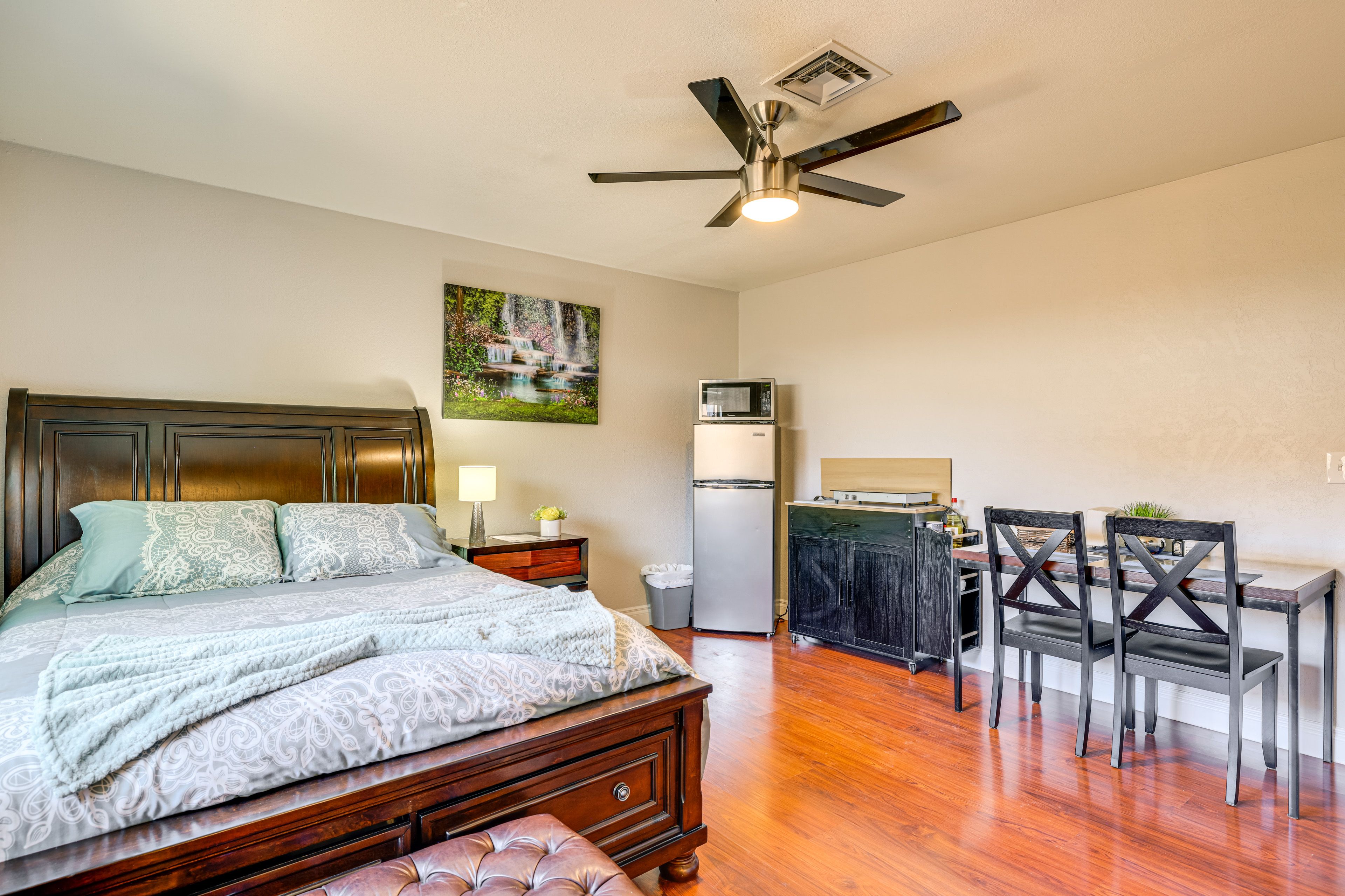 Studio Interior | Queen Bed | Kitchenette