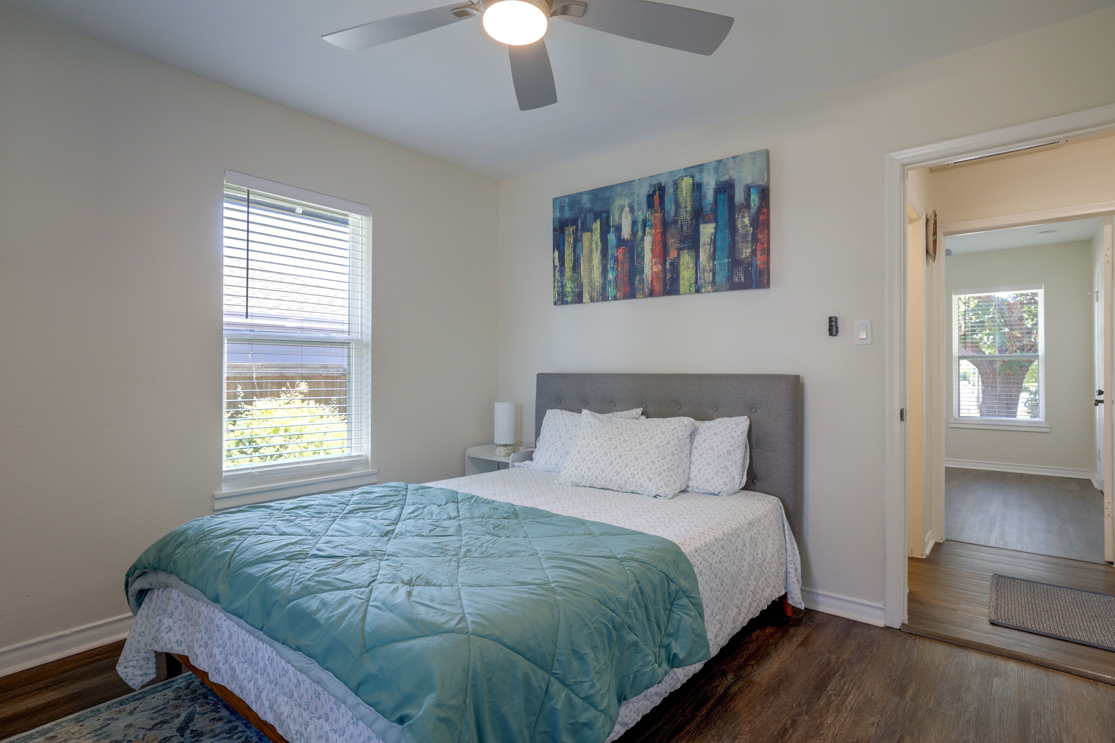 Bedroom | Queen Bed
