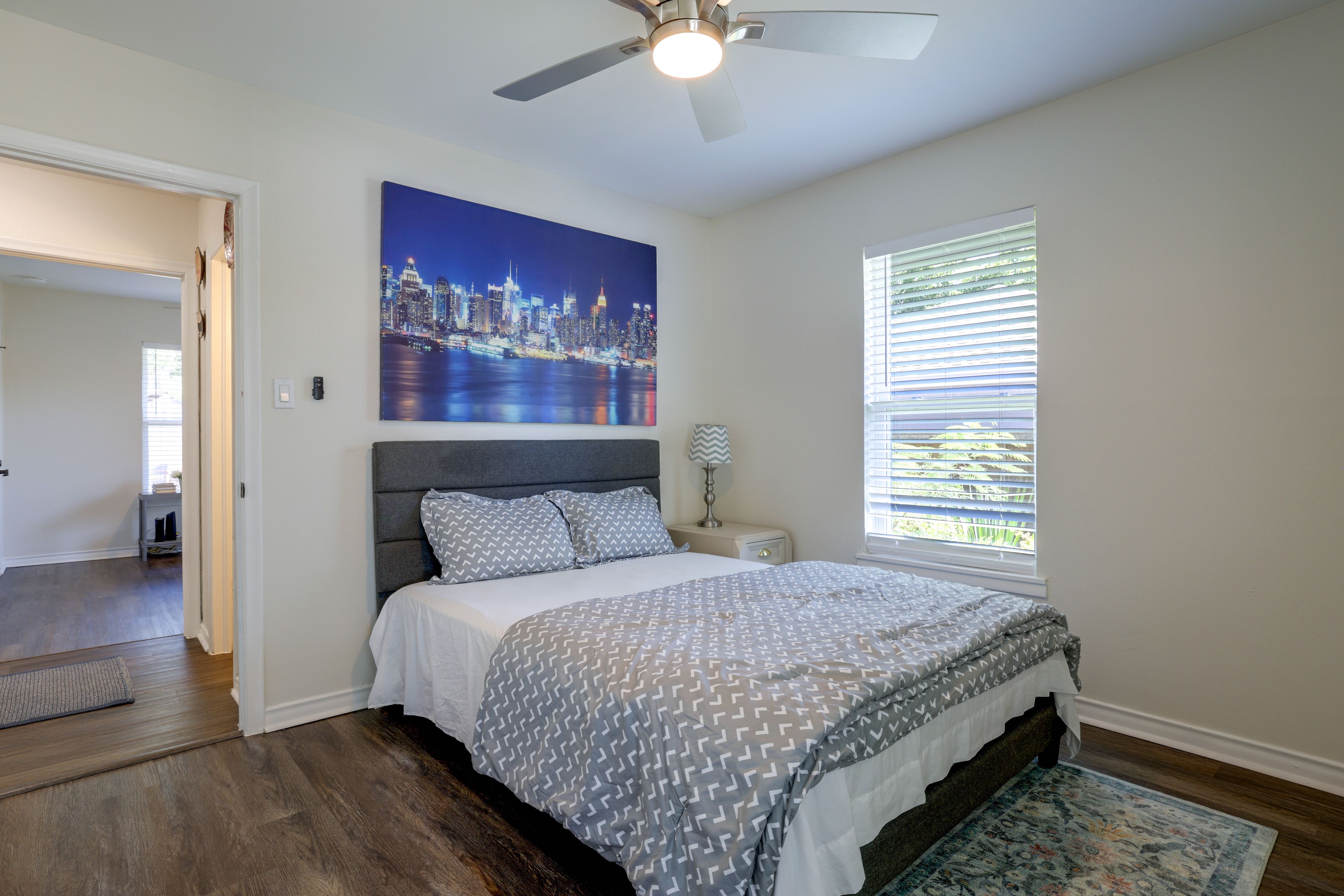 Bedroom | Queen Bed