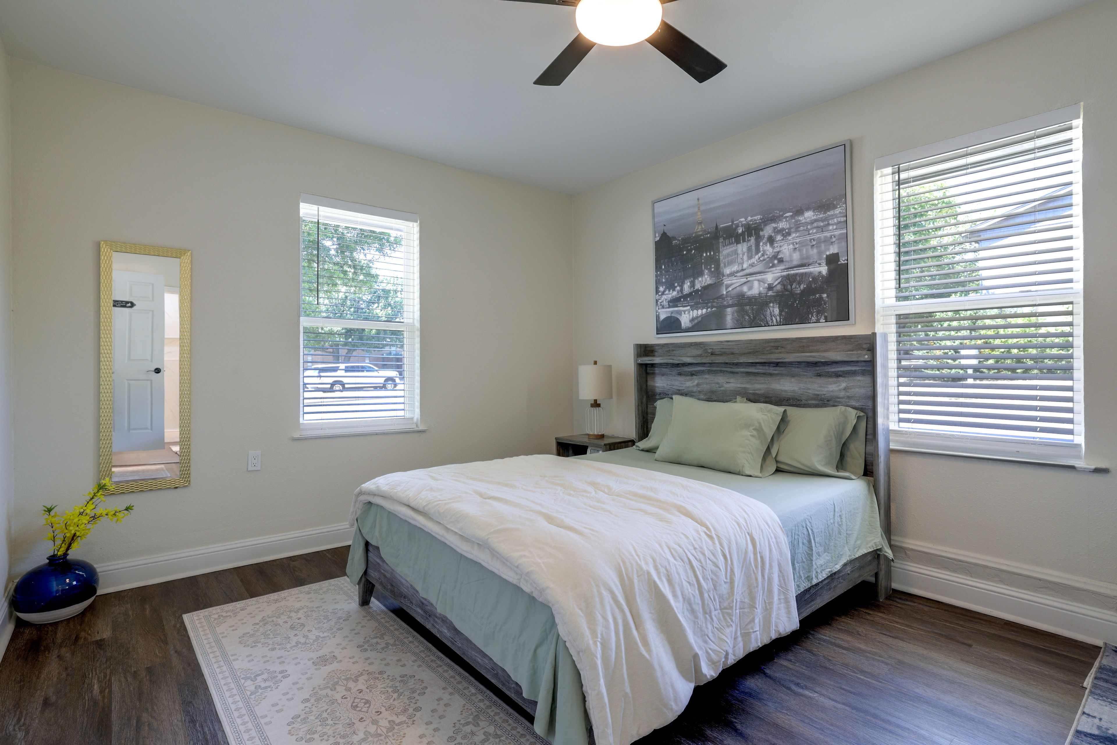 Bedroom | Queen Bed | Desk