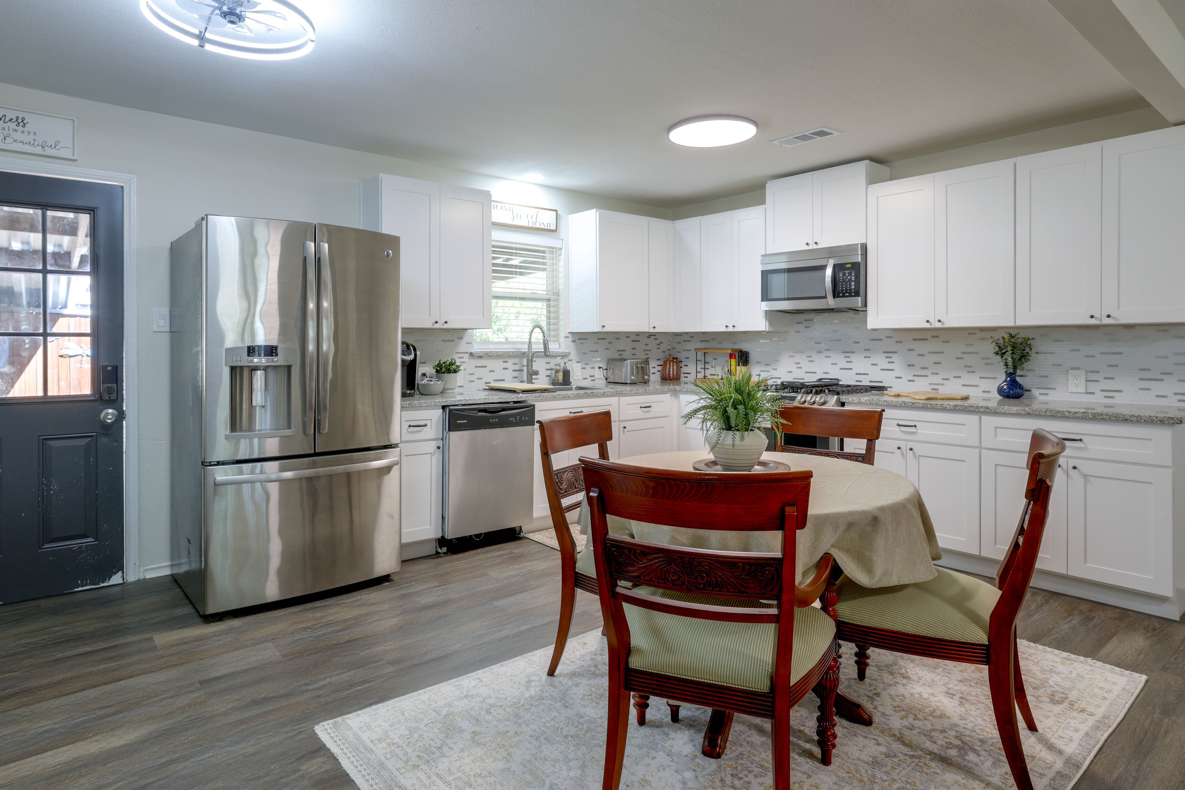 Kitchen | Dining Table