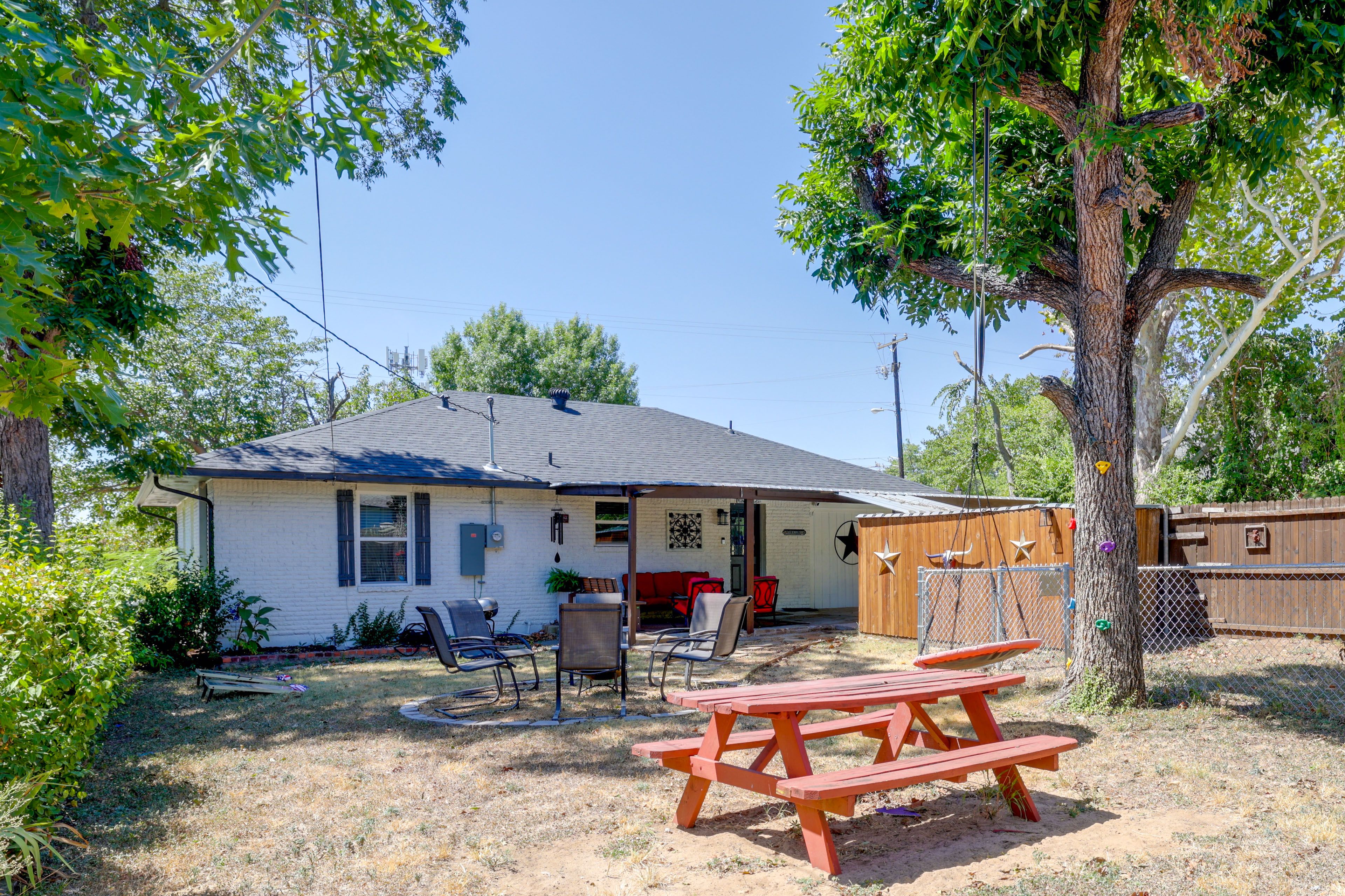 Patio | Lounge Seating | Fire Pit | Picnic Table