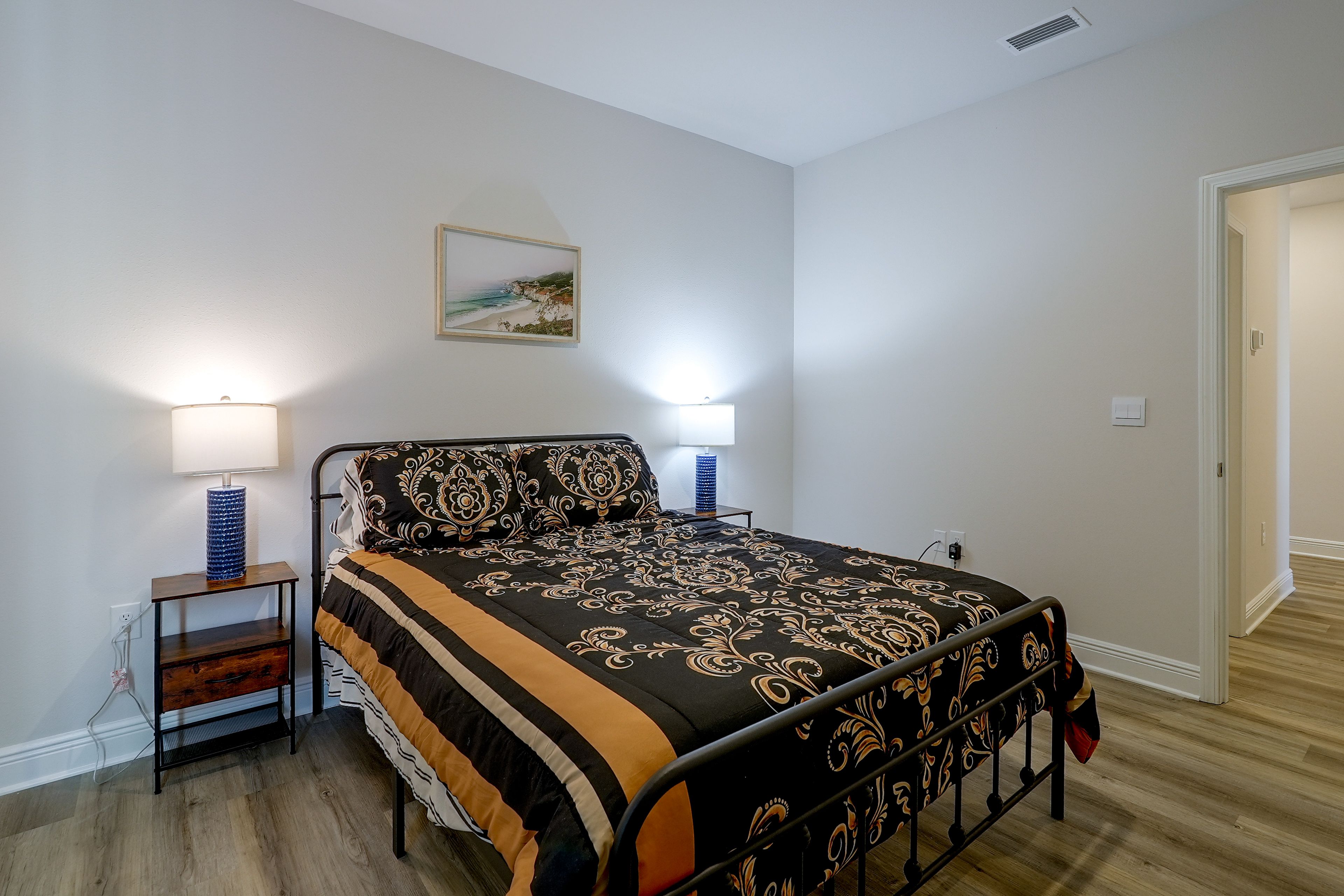 Bedroom 4 | Queen Bed