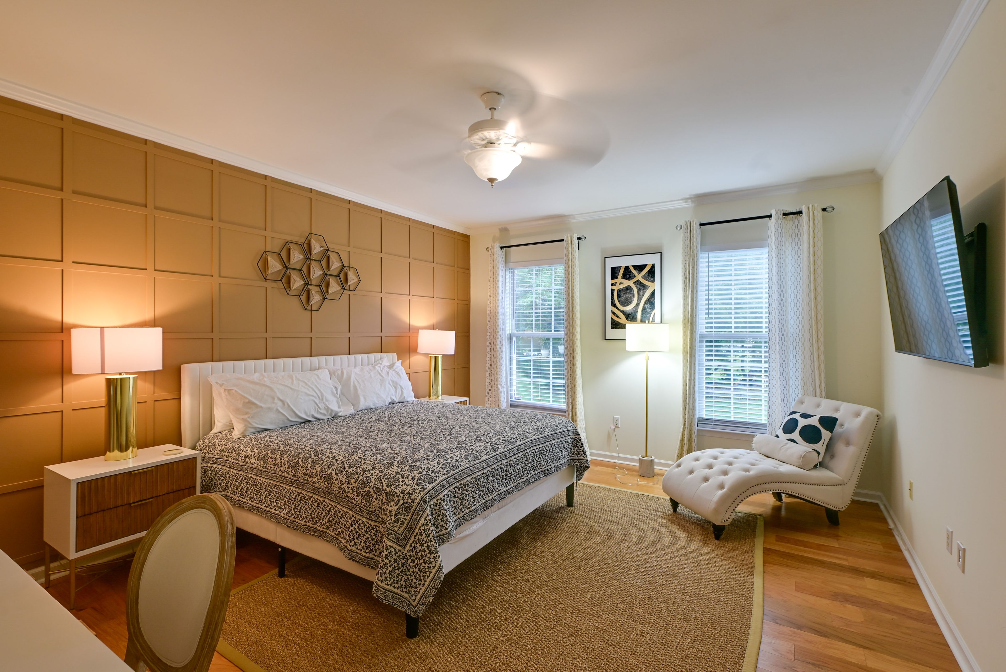 Bedroom | King Bed | En-Suite Bathroom | 1st Floor
