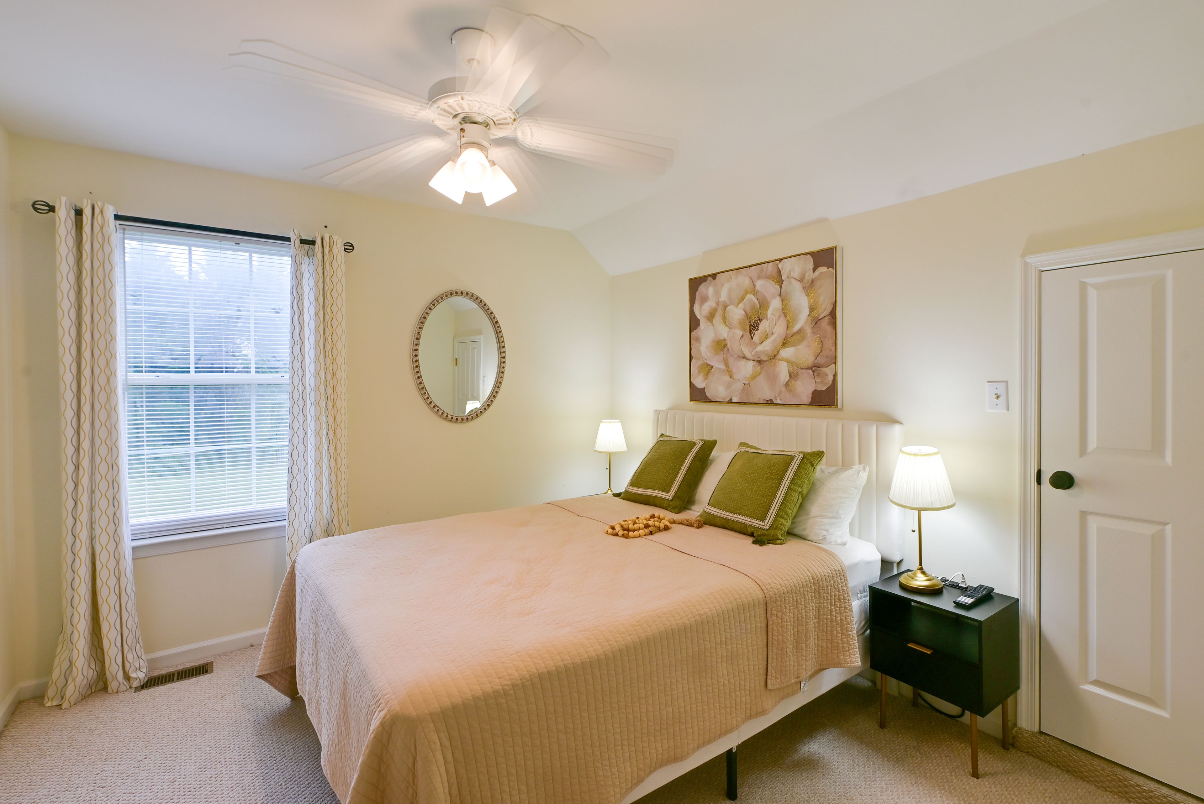 Bedroom | Queen Bed | 2nd Floor
