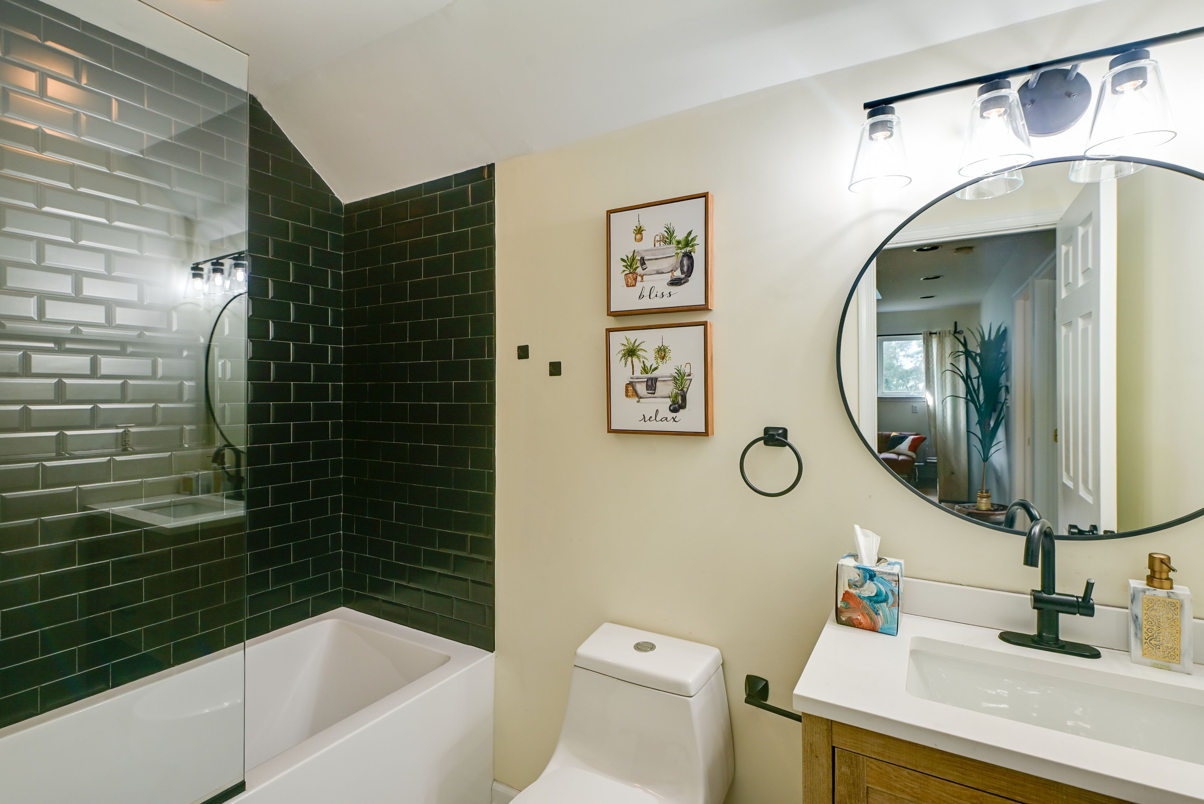 Full Bathroom | 2nd Floor