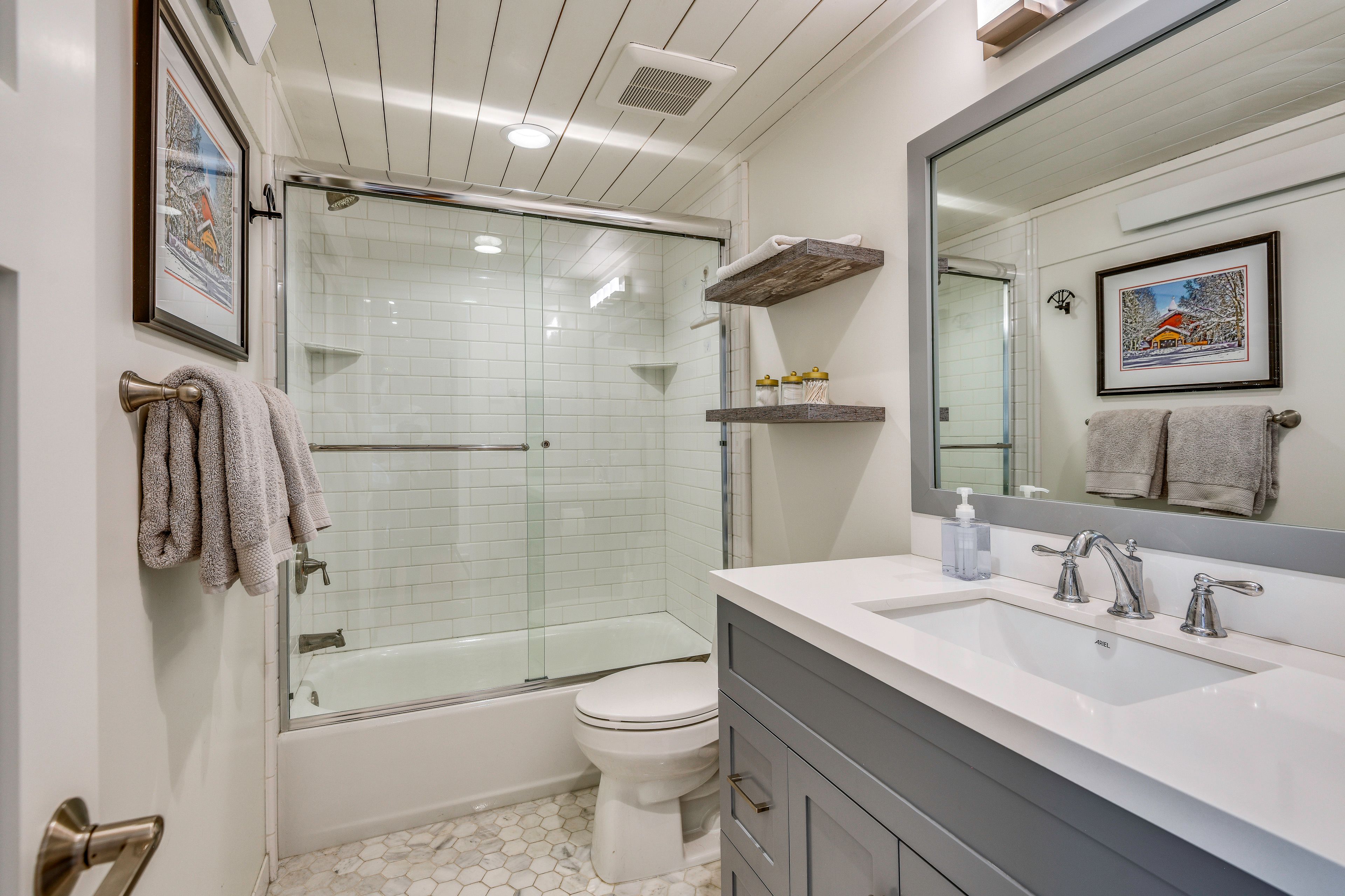 Full Bathroom | Towels & Linens Provided