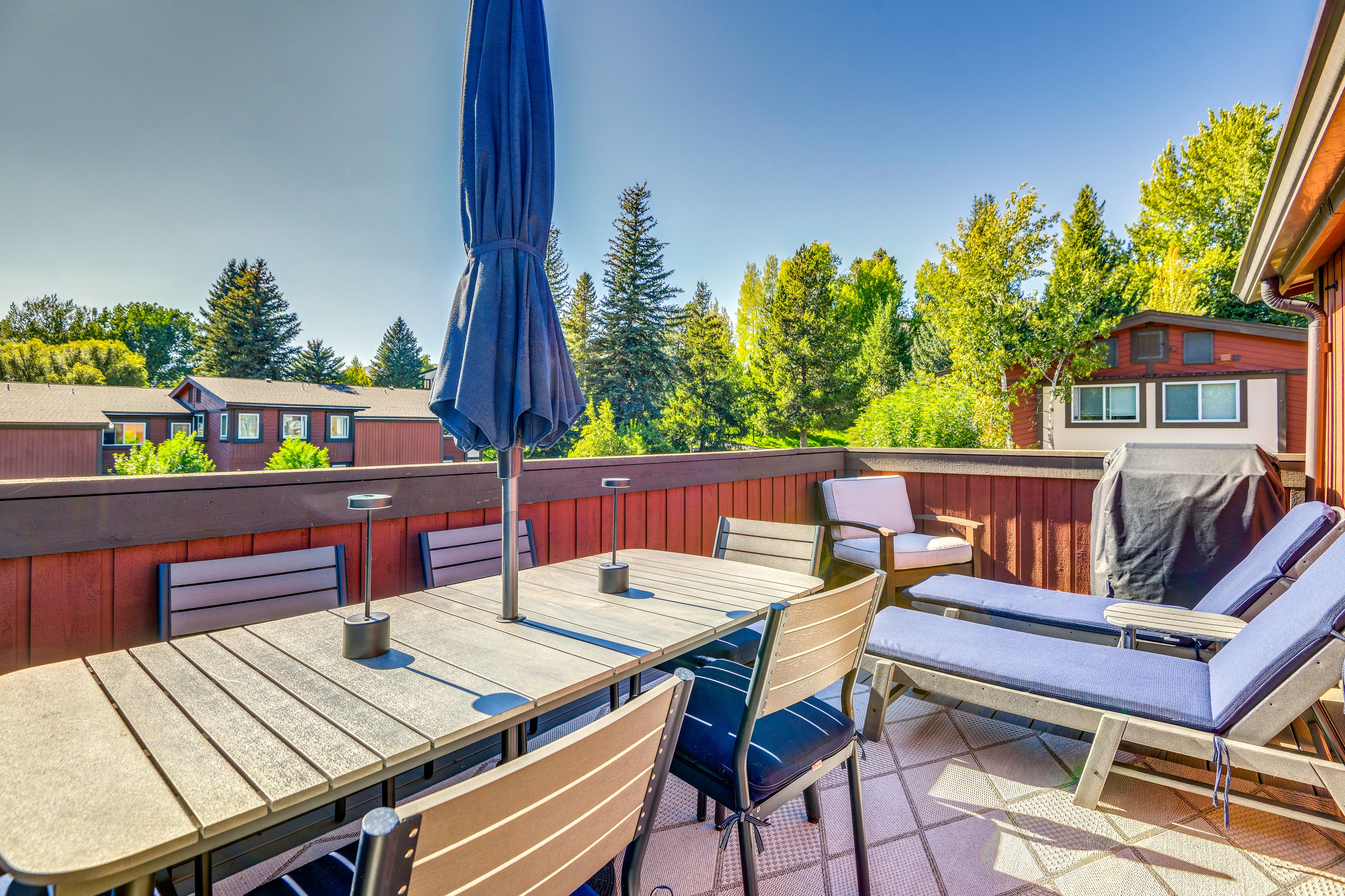 Private Deck | Outdoor Dining