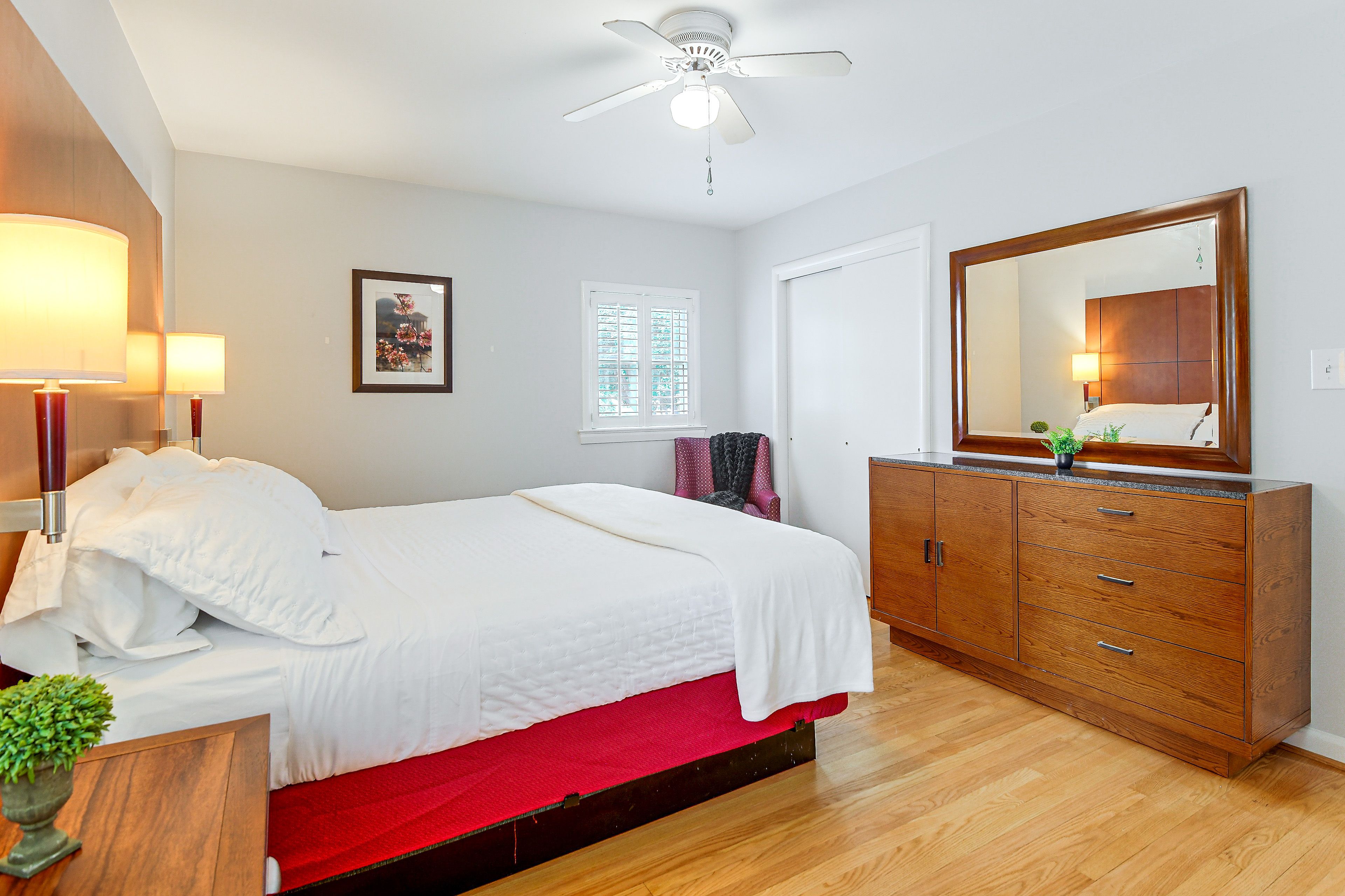Bedroom | King Bed | Upper Floor