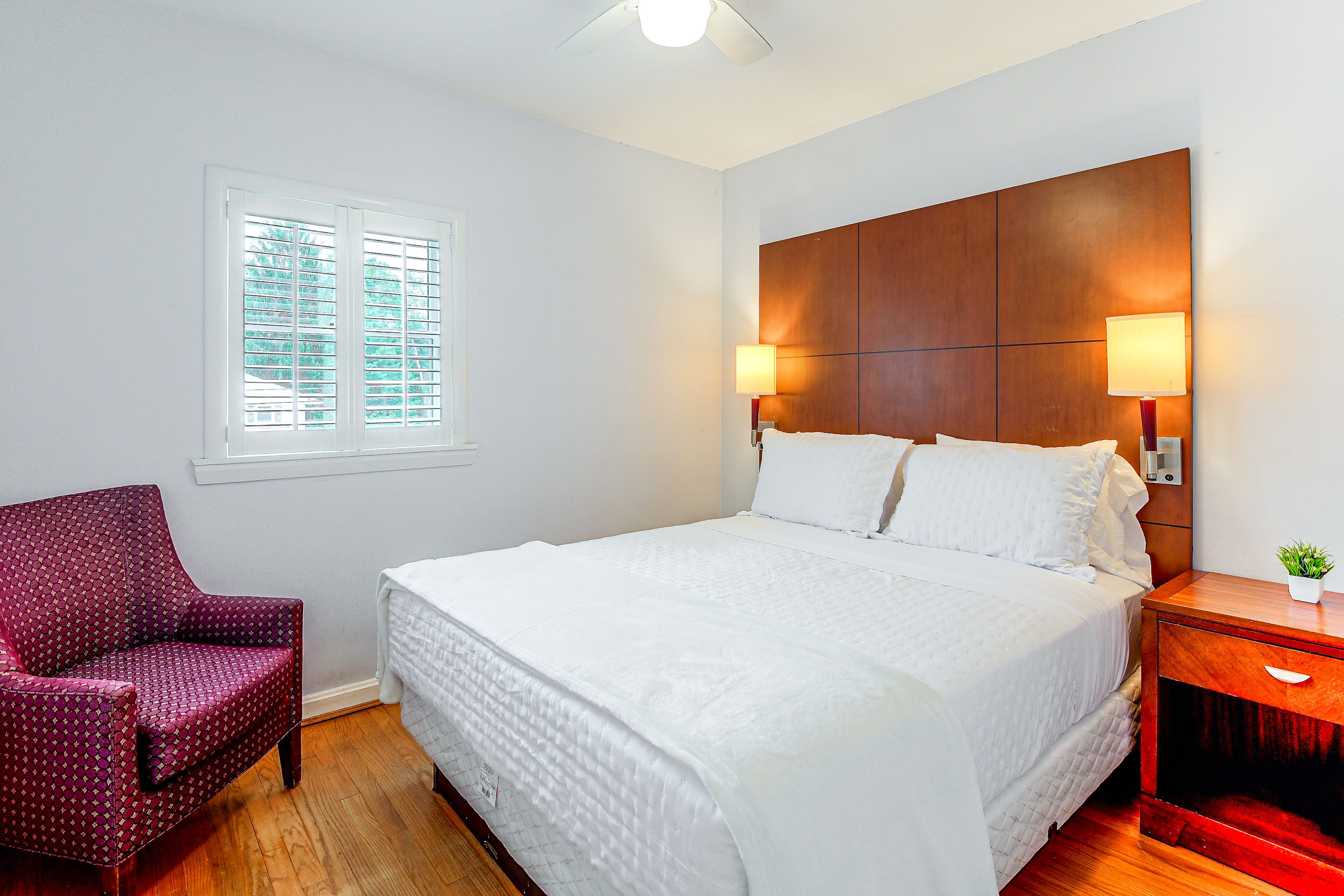 Bedroom | Queen Bed | Upper Floor