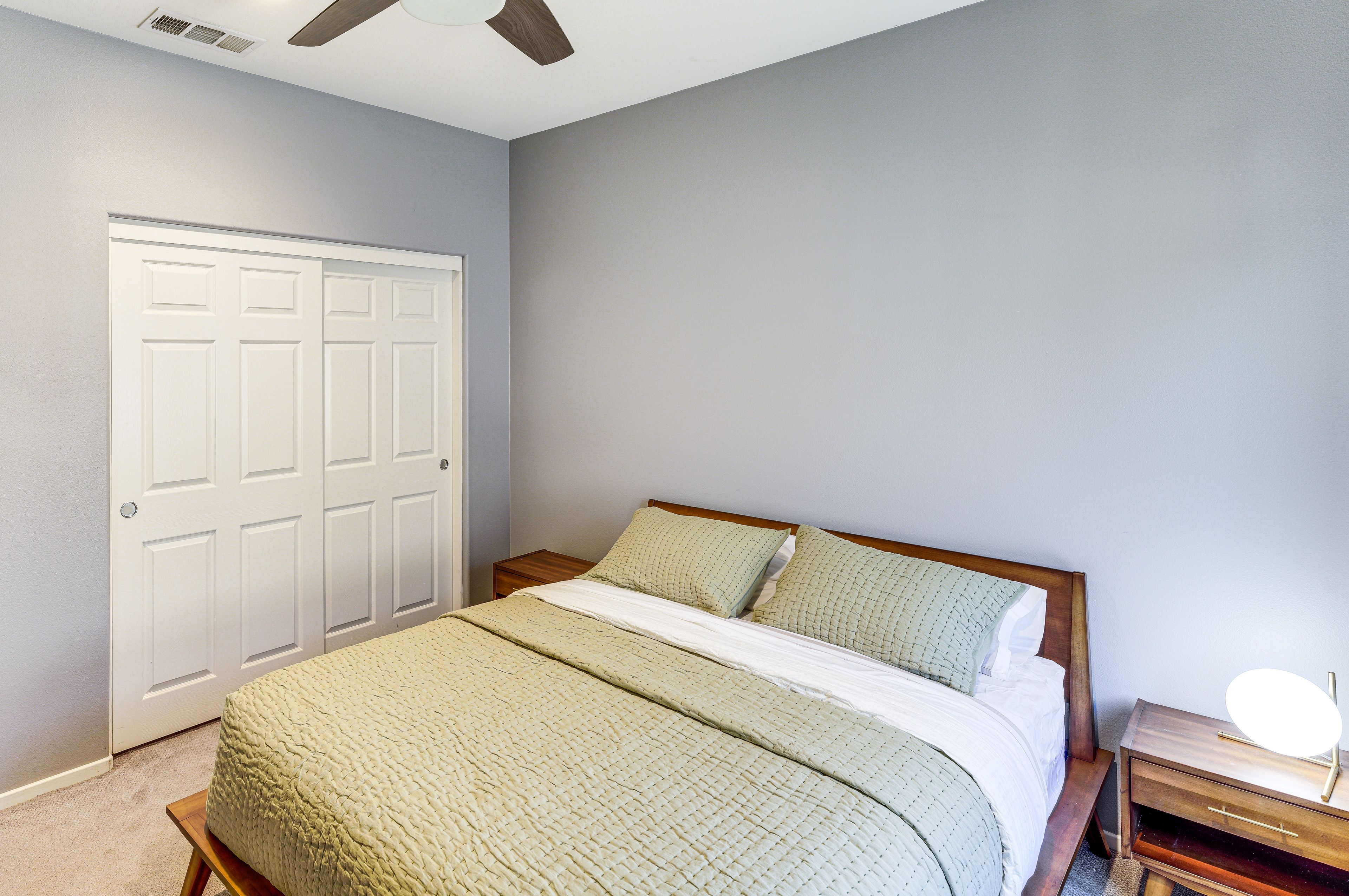 Bedroom 2 | Queen Bed