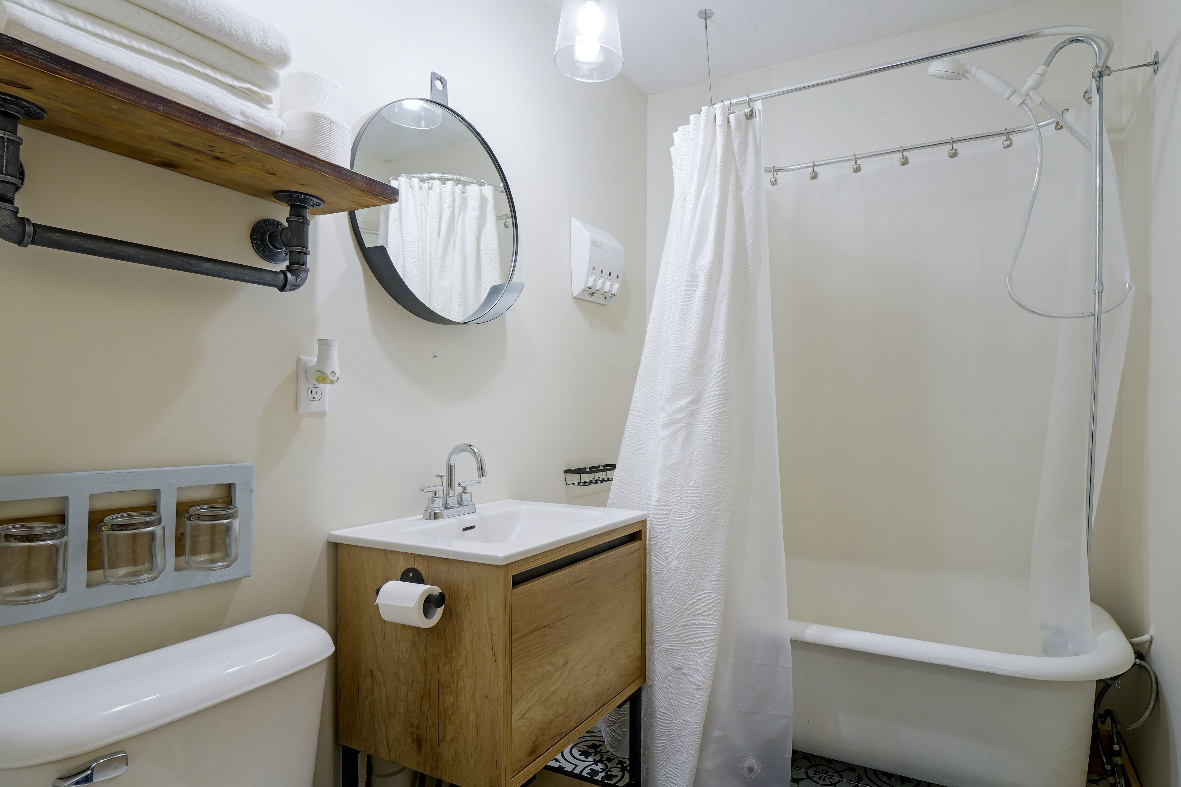 Bathroom | 2nd Floor