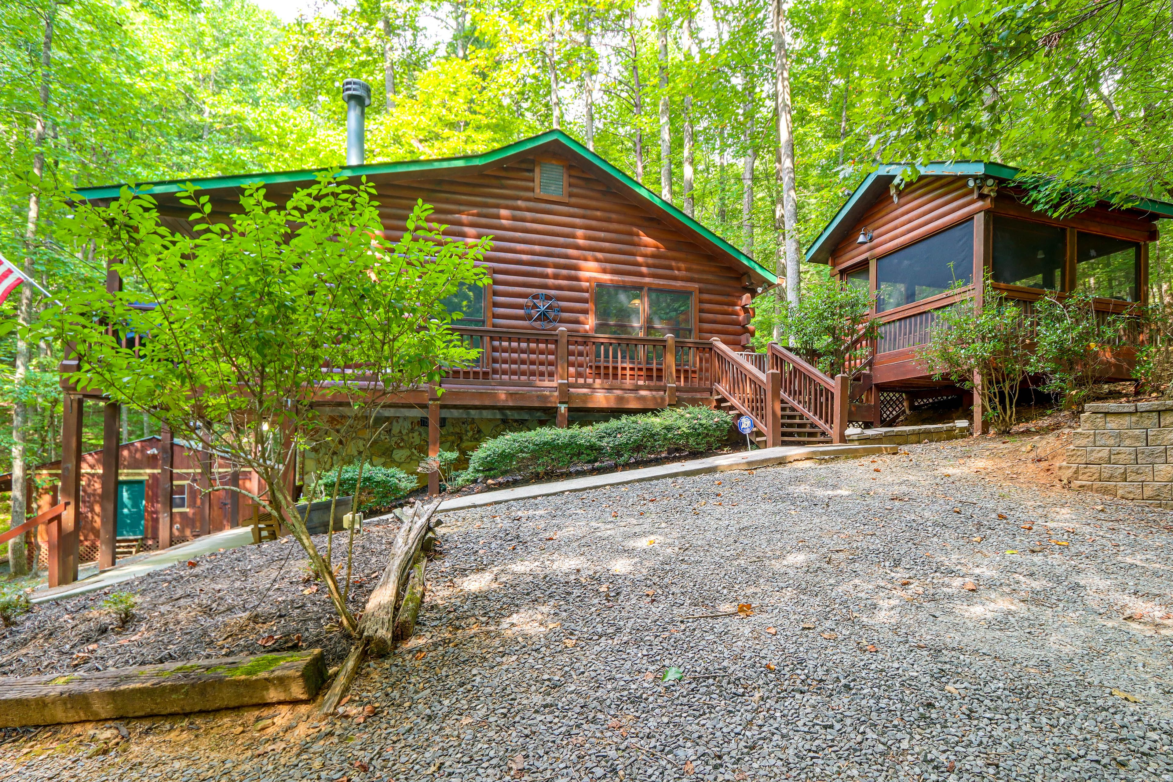 Exterior | Driveway (4 Vehicles)