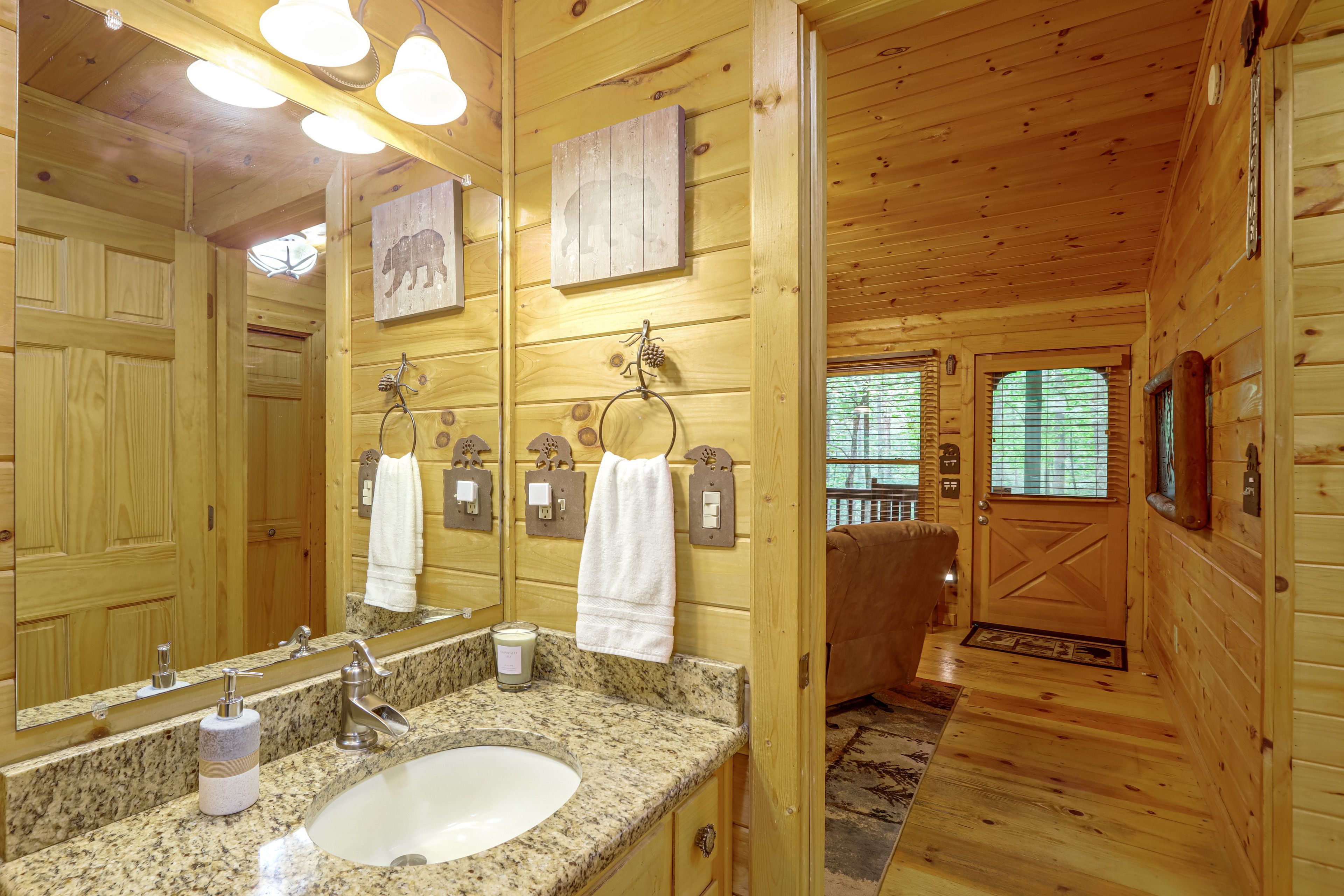 Bathroom | Main Floor