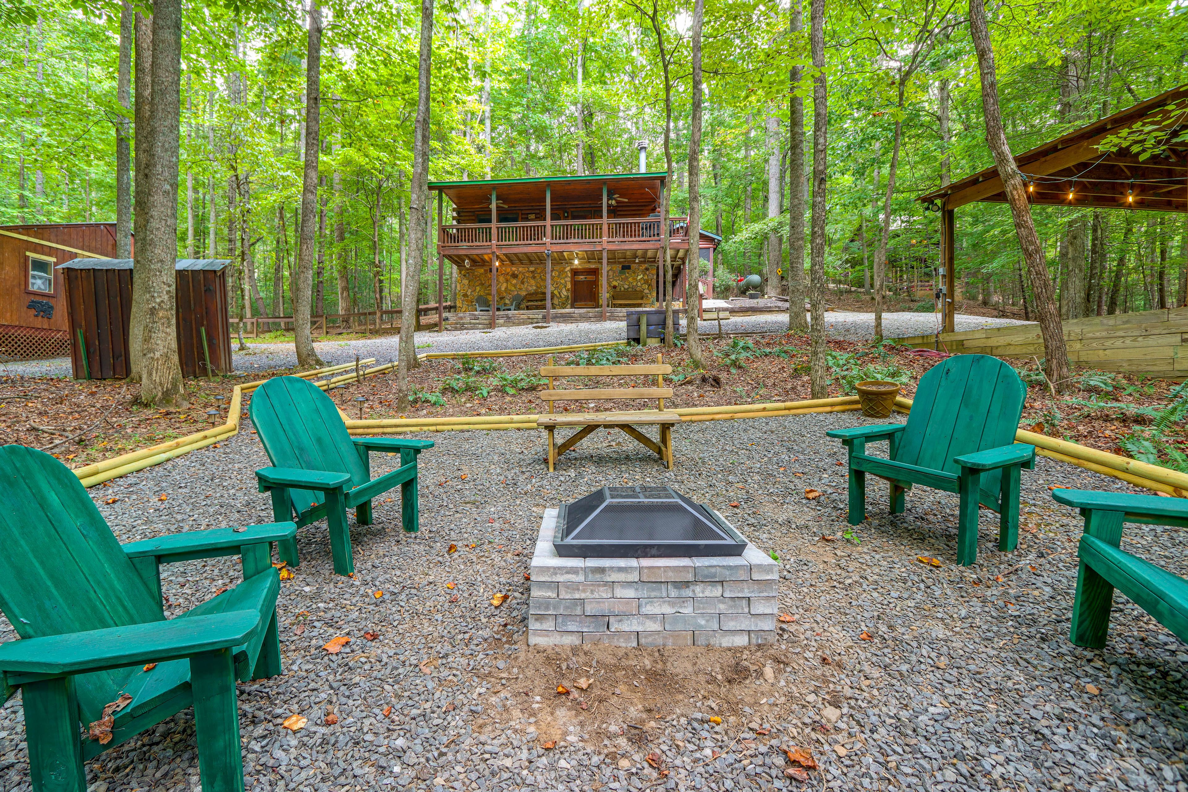 Cherry Log Vacation Rental | 2BR | 1.5BA | 861 Sq Ft