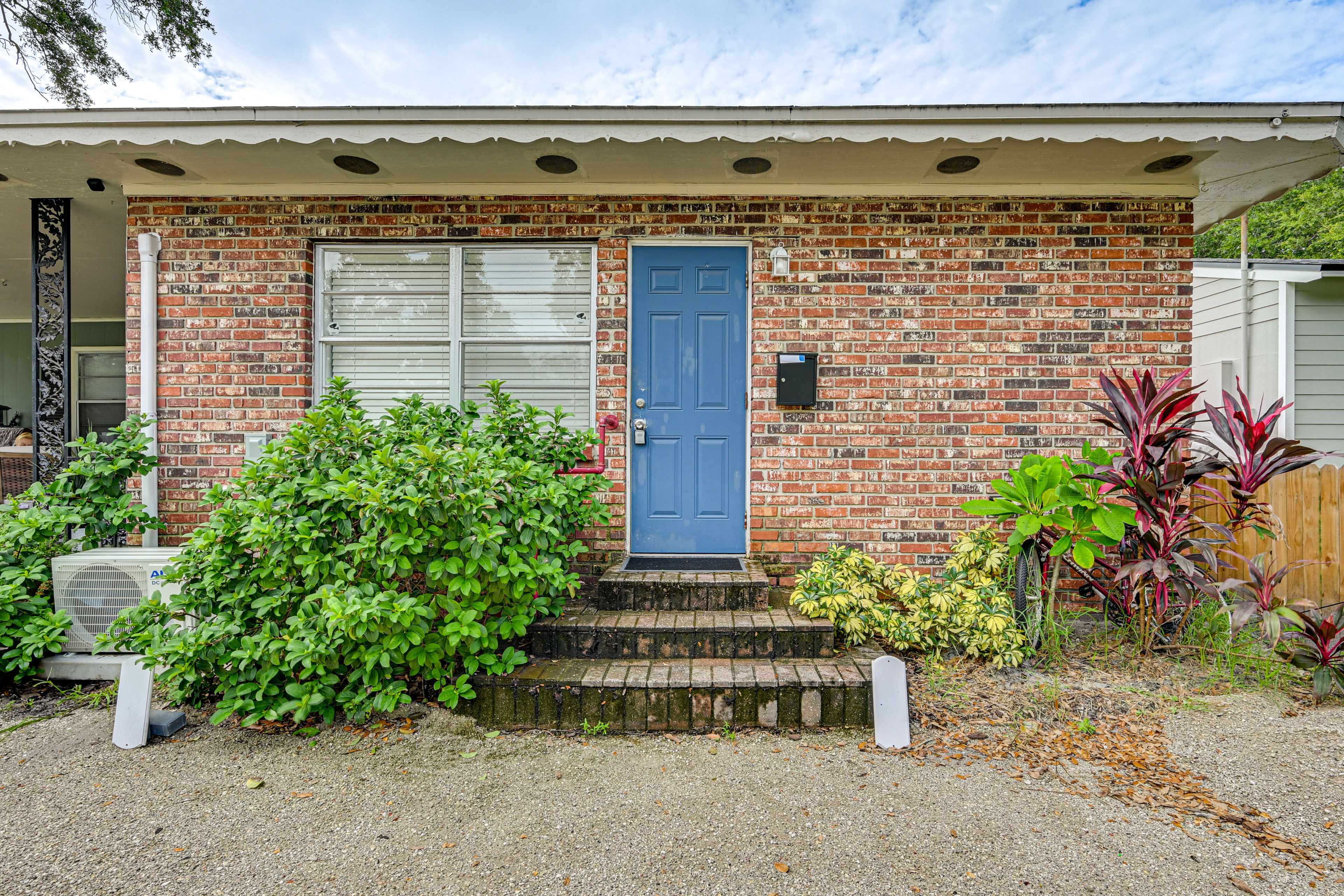 Property Exterior | Single-Story Apartment