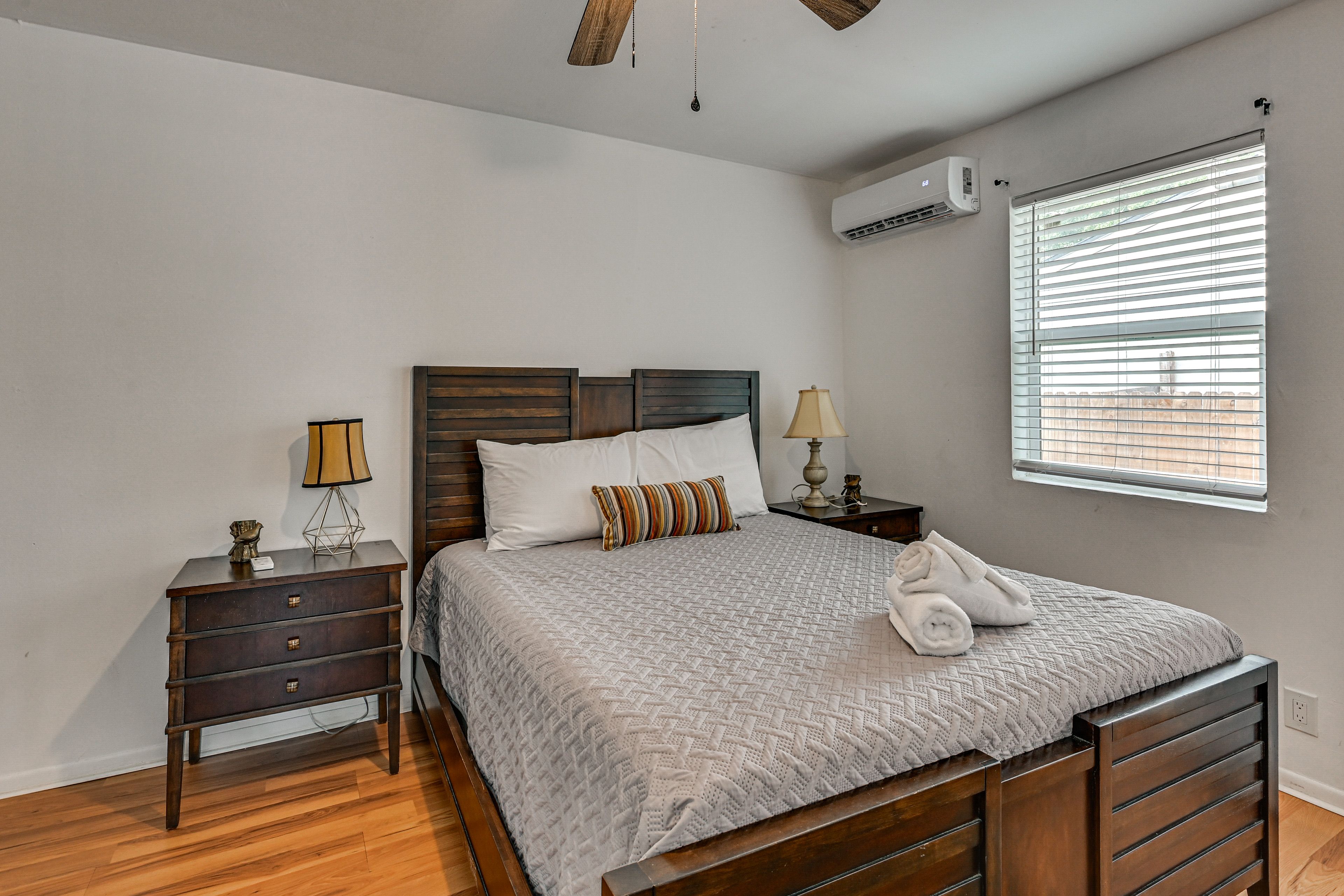 Bedroom | Queen Bed