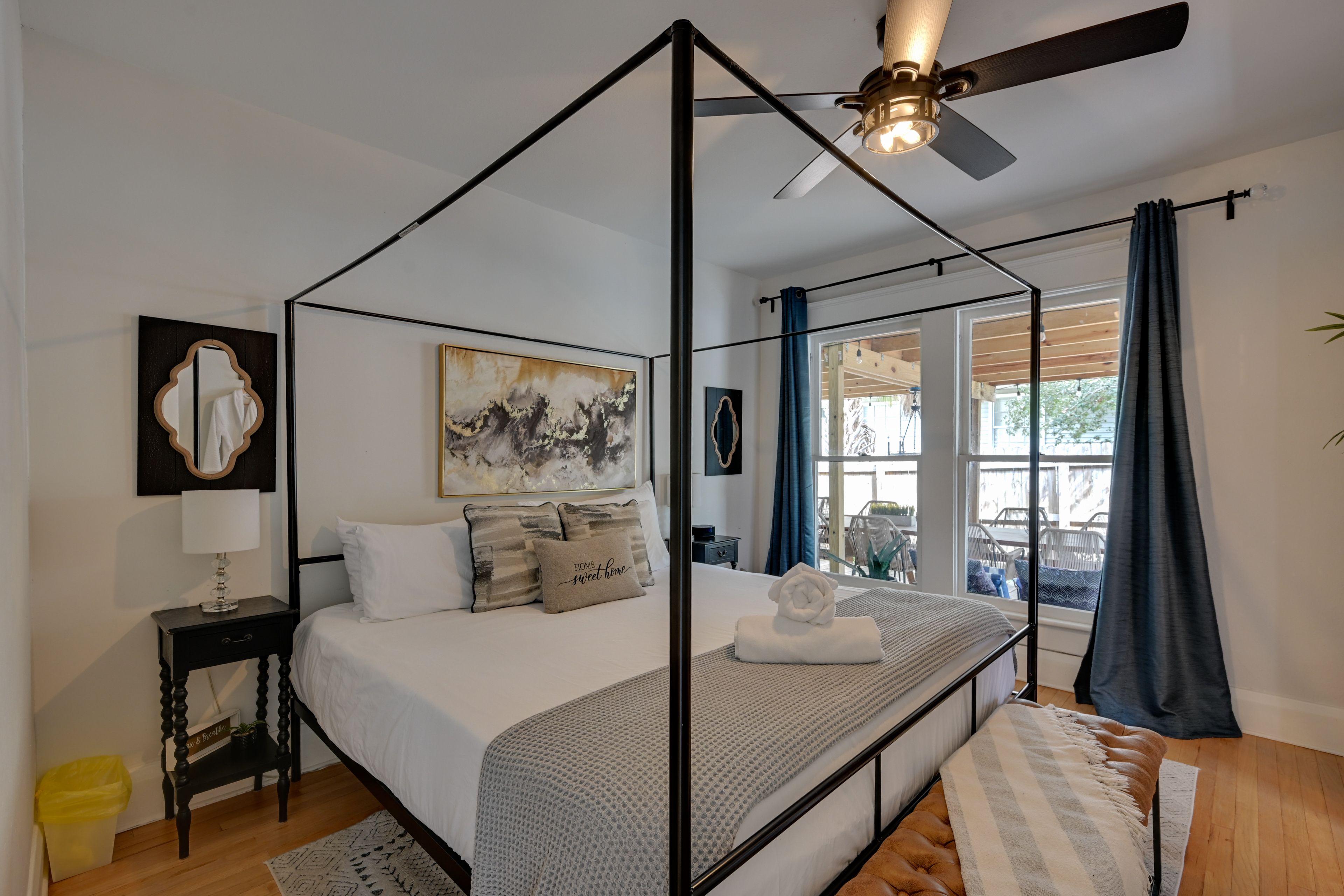 Bedroom 1 | King Bed