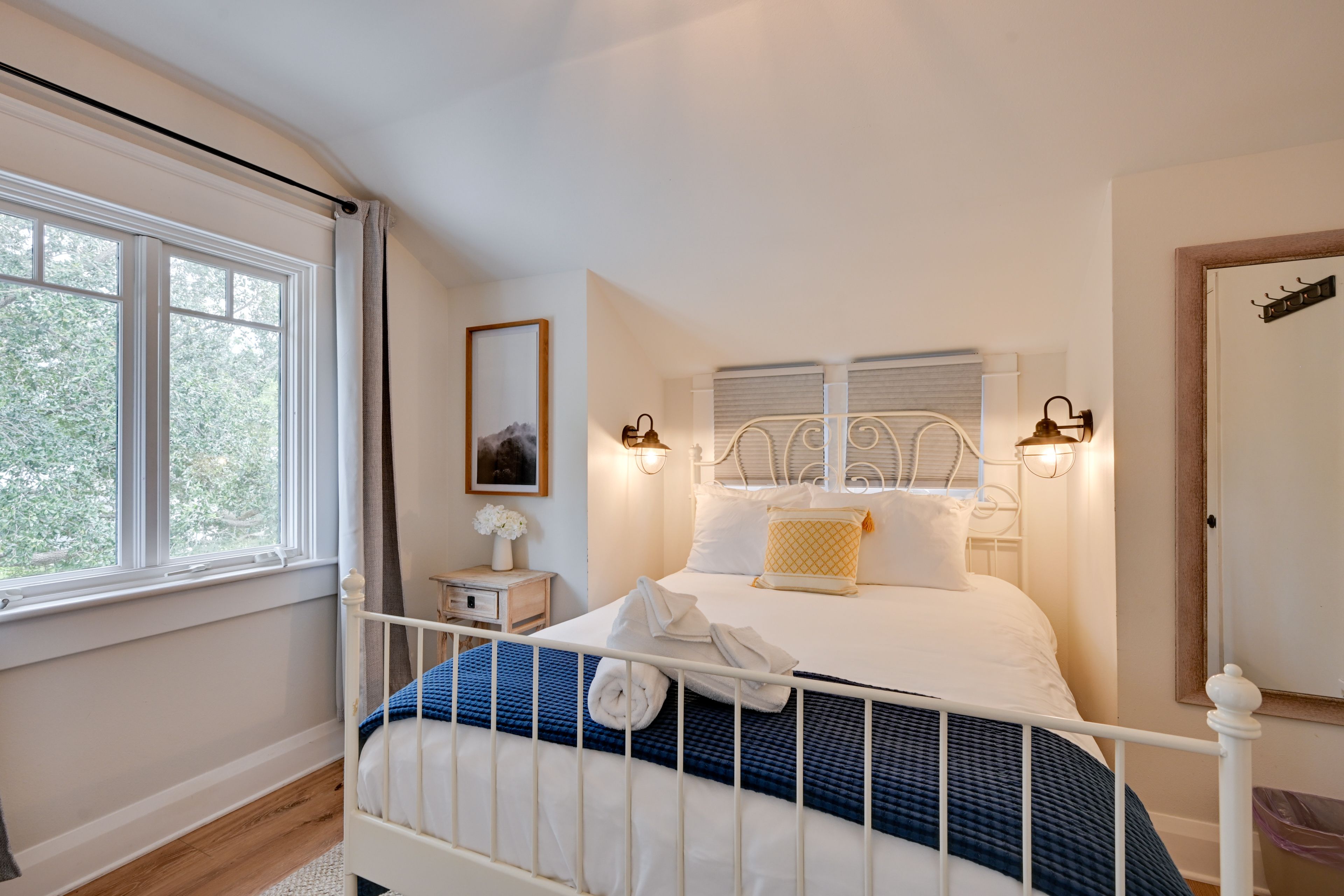 Bedroom 2 | Queen Bed