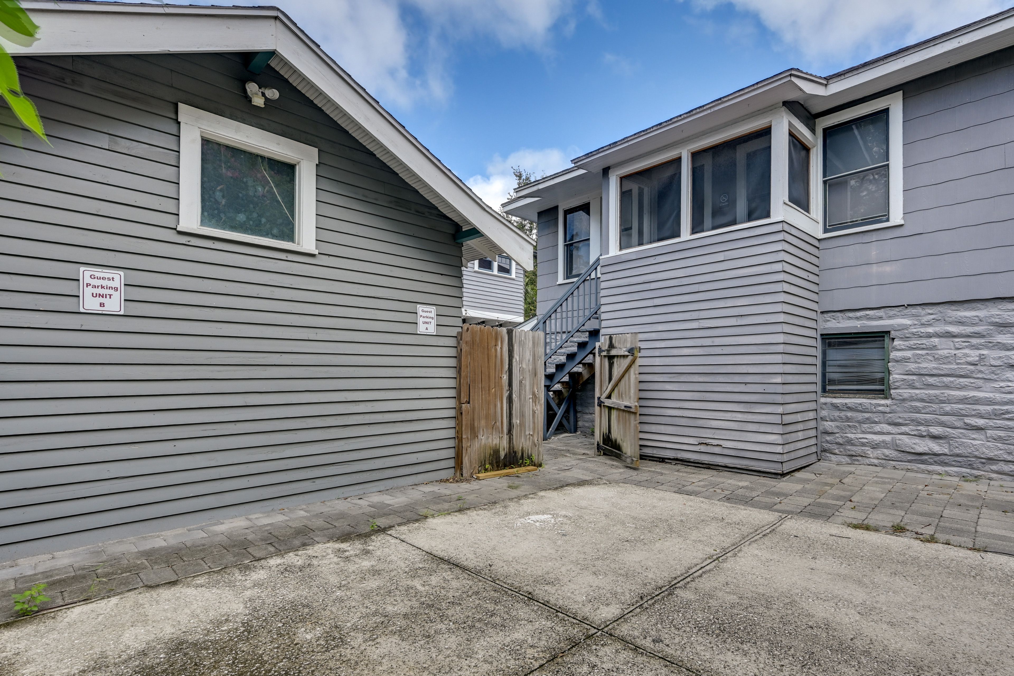 Driveway | 1 Vehicle