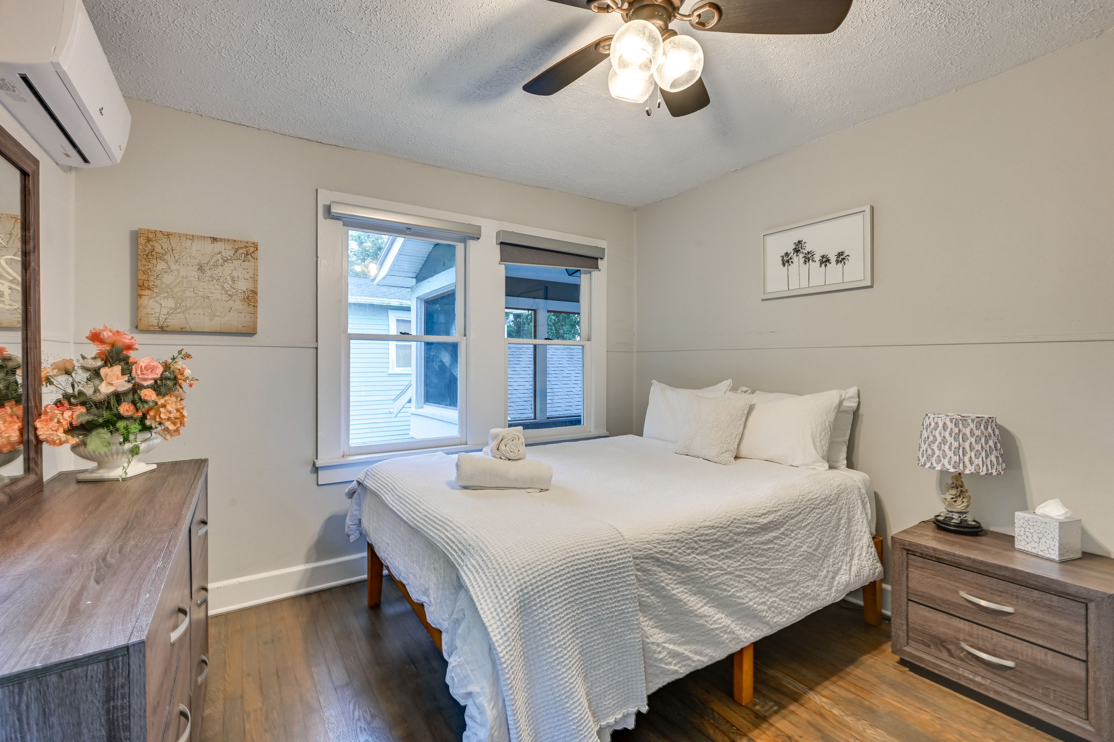 Bedroom | Queen Bed