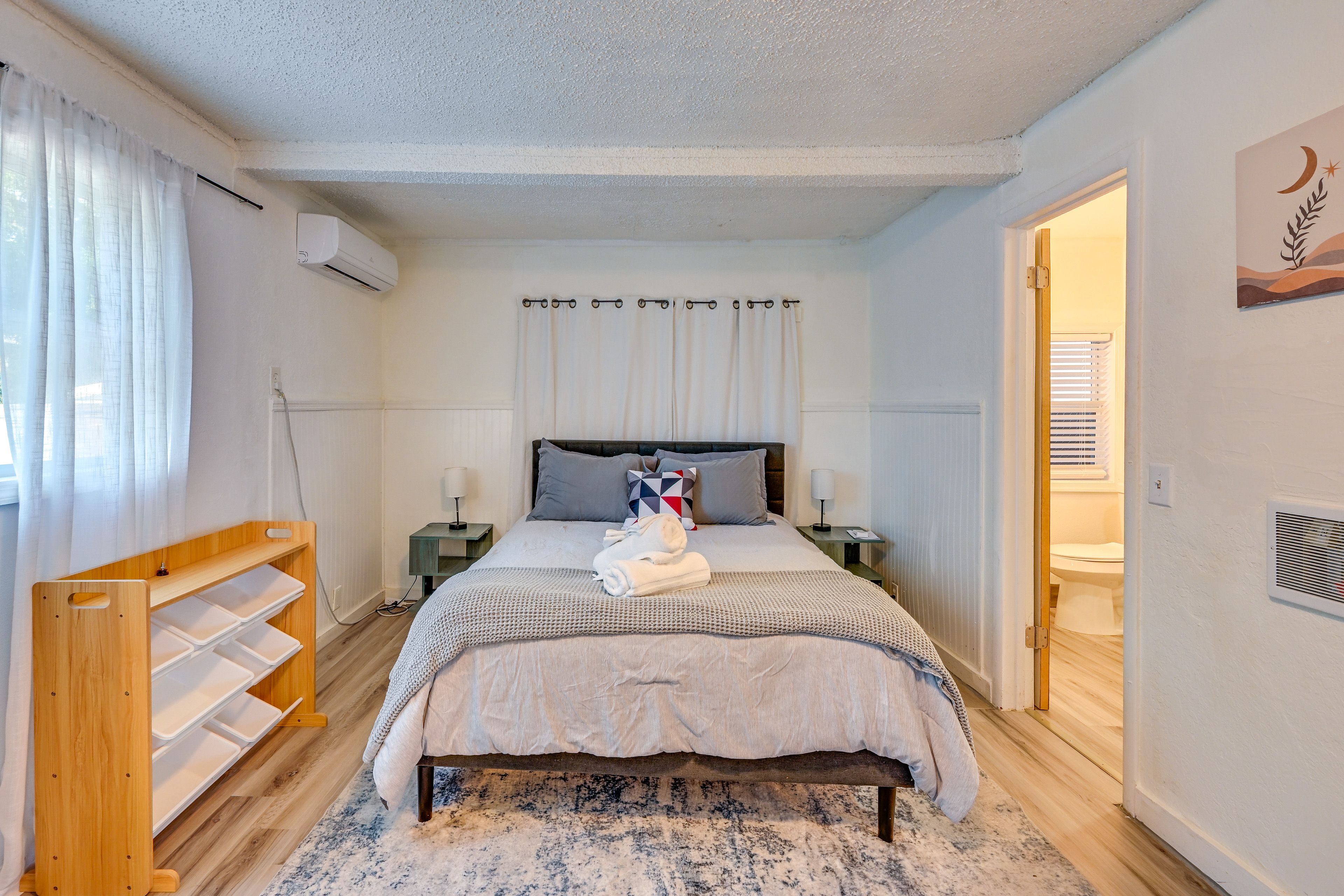 Bedroom | Queen Bed