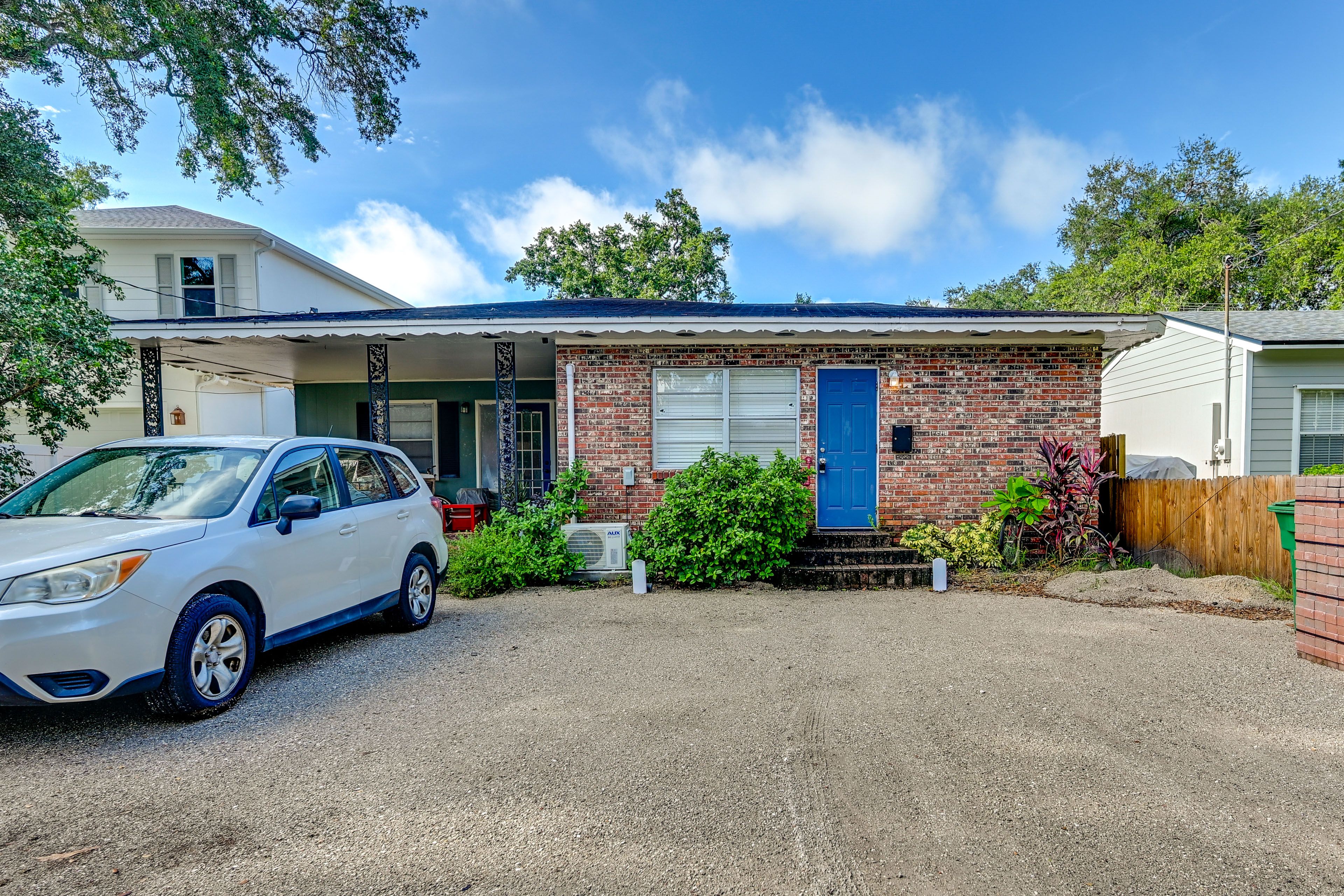 Main House Exterior | Shared Parking (1 Vehicle)