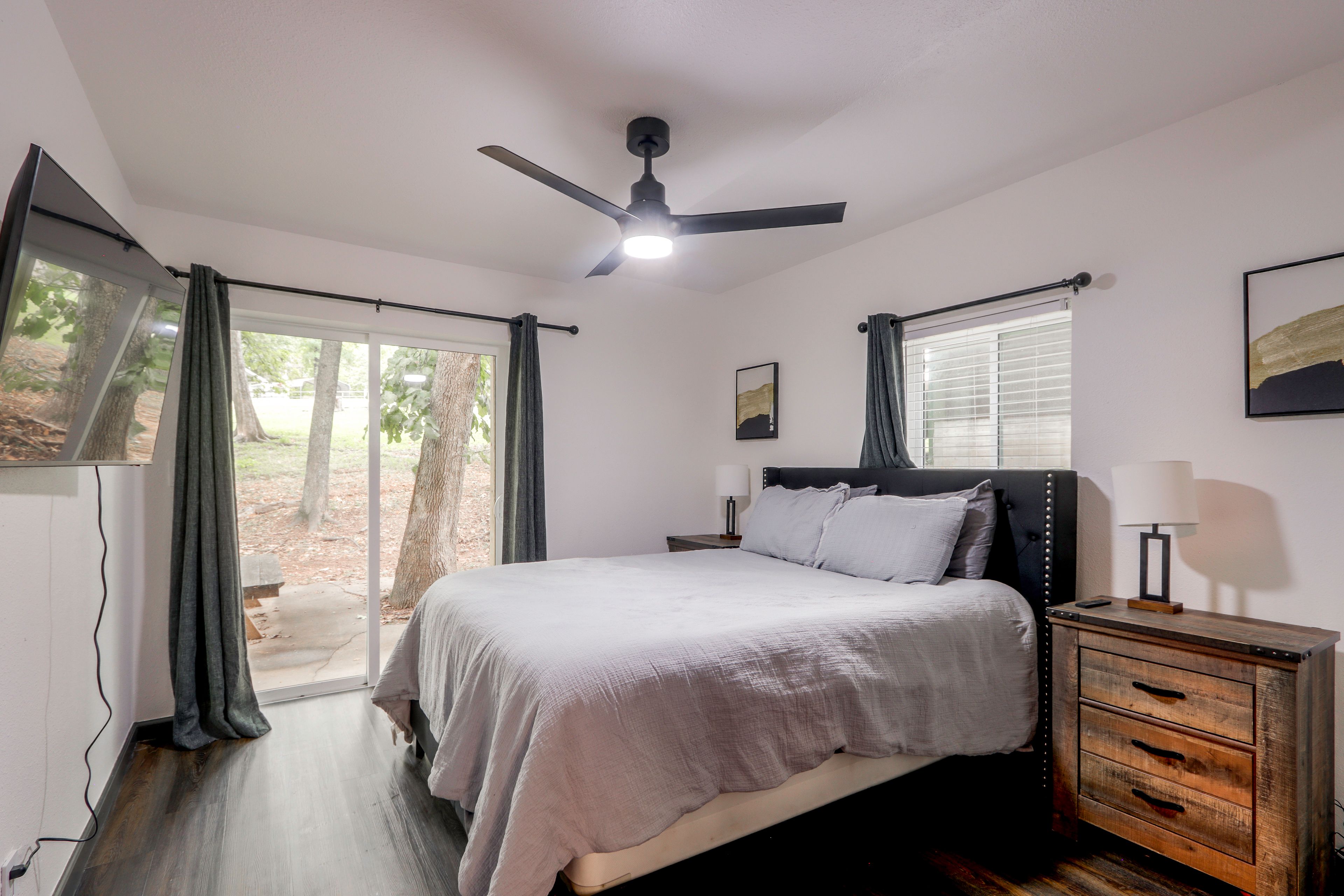 Bedroom | Queen Bed