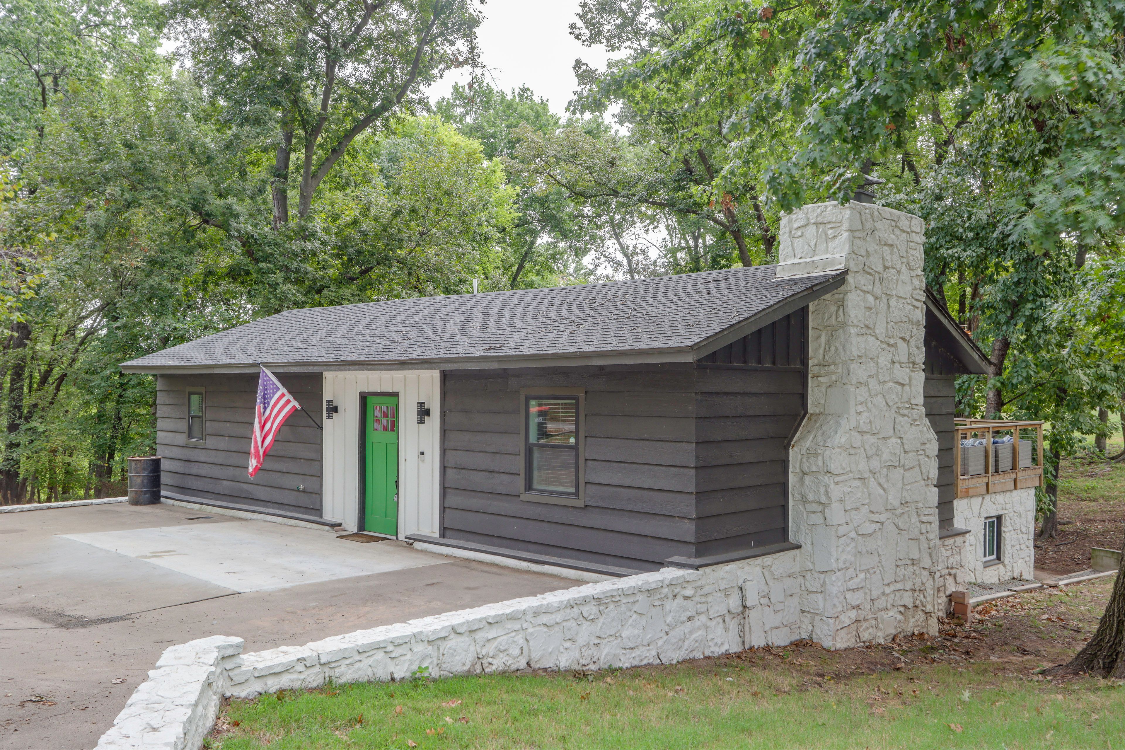 Exterior | Driveway (4 Vehicles)