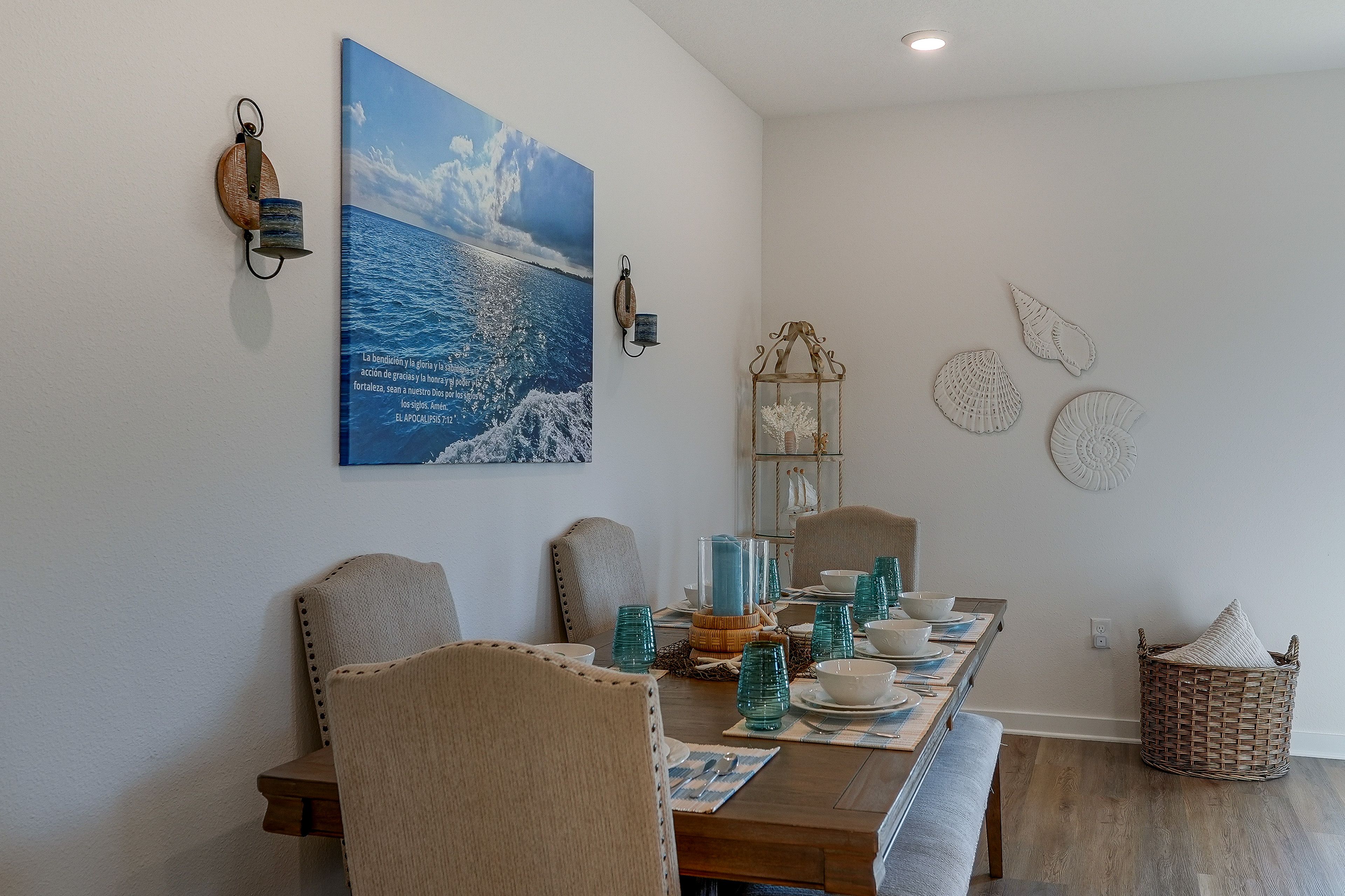 Dining Area | Dishware/Flatware Provided