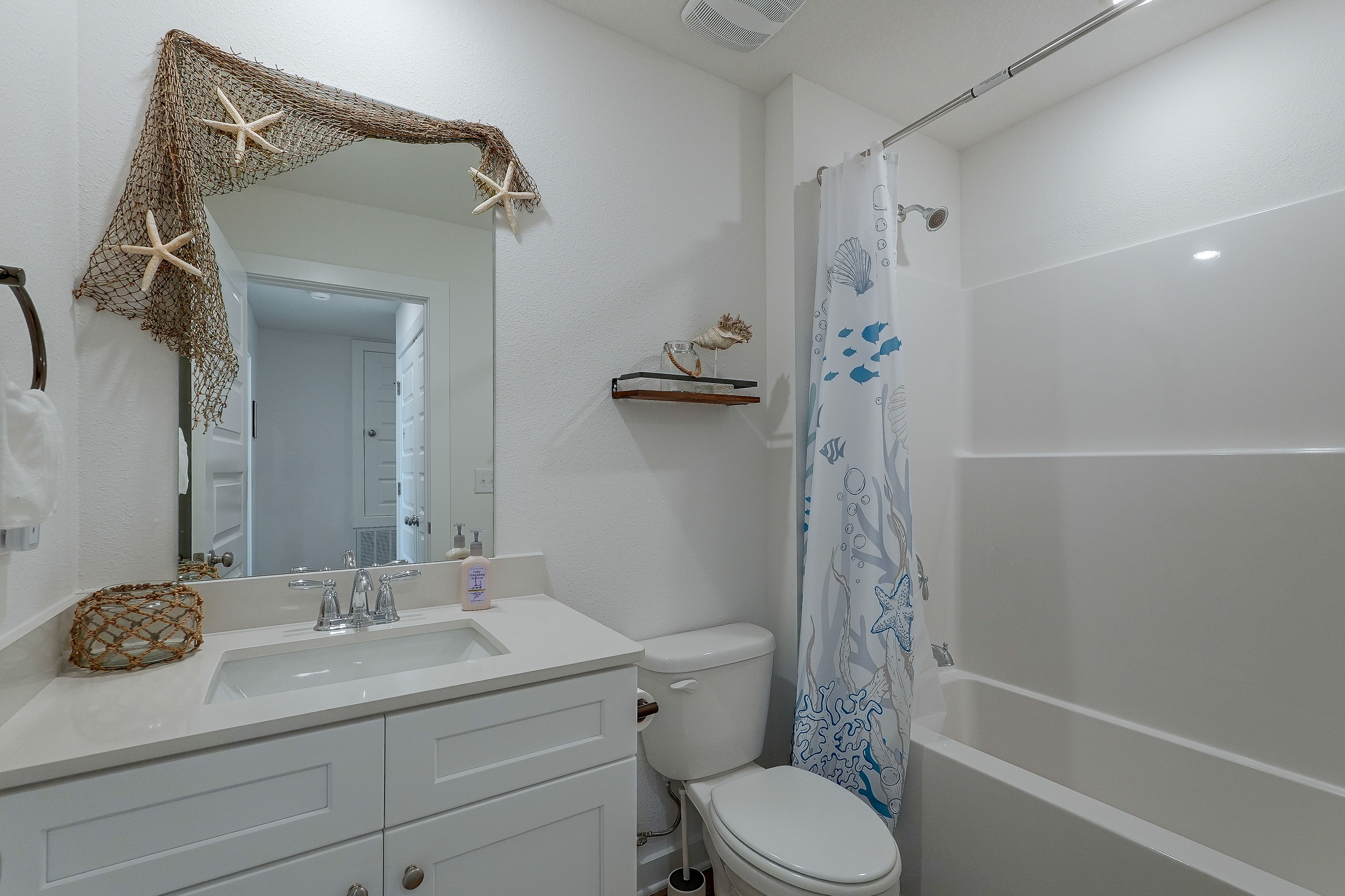 Full Bathroom | 2nd Floor