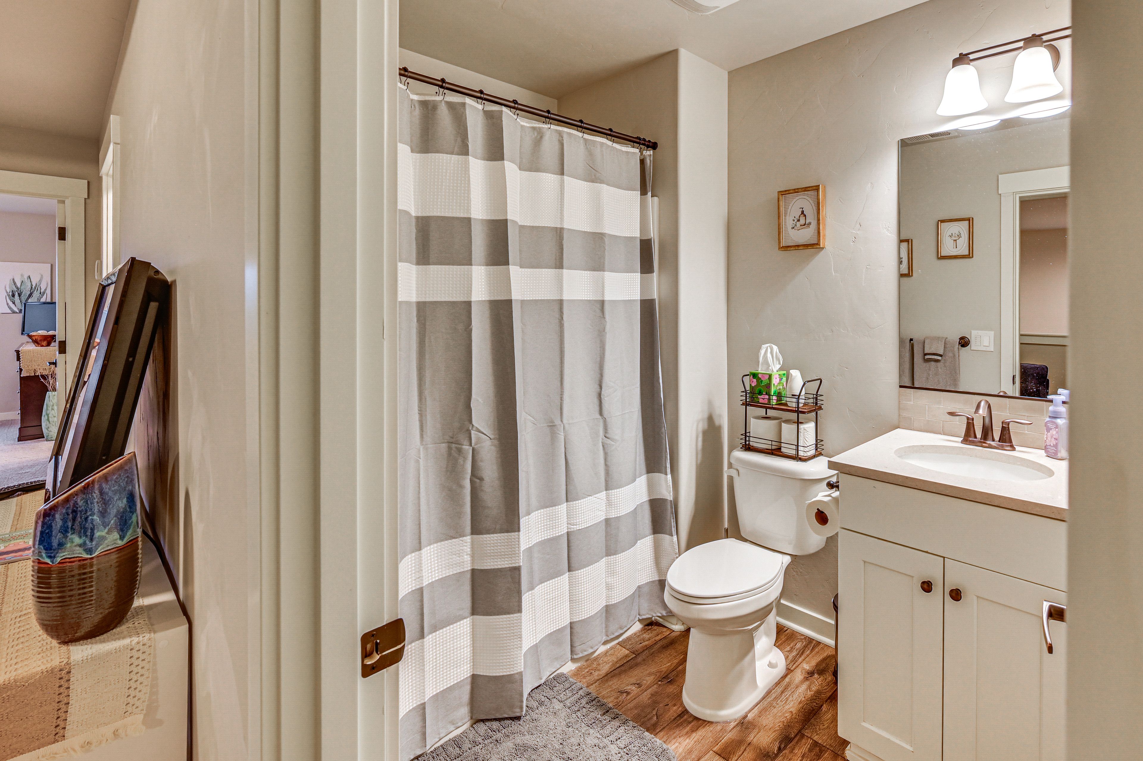 Full Bathroom | 2nd Floor