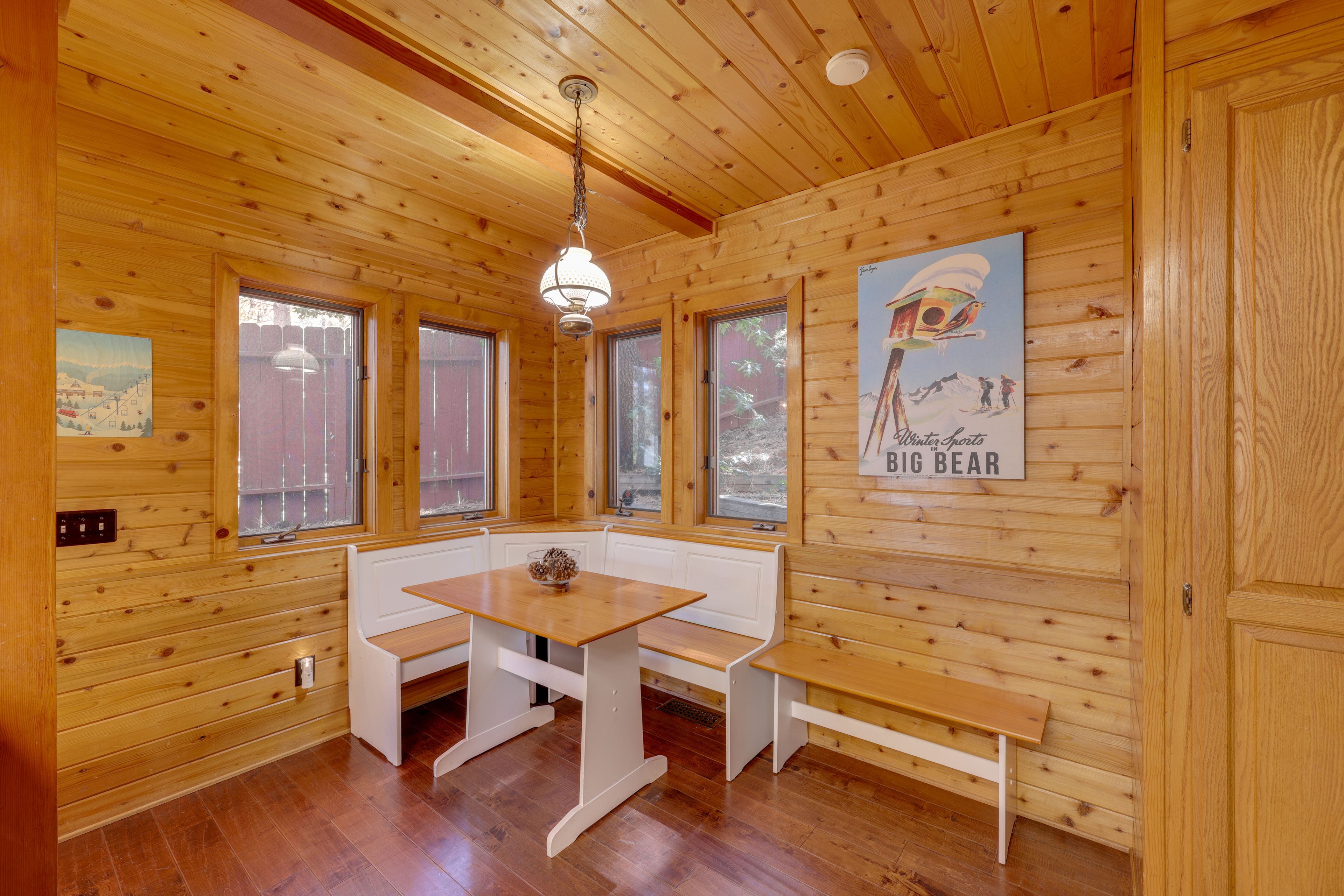 Dining Nook | Main Floor