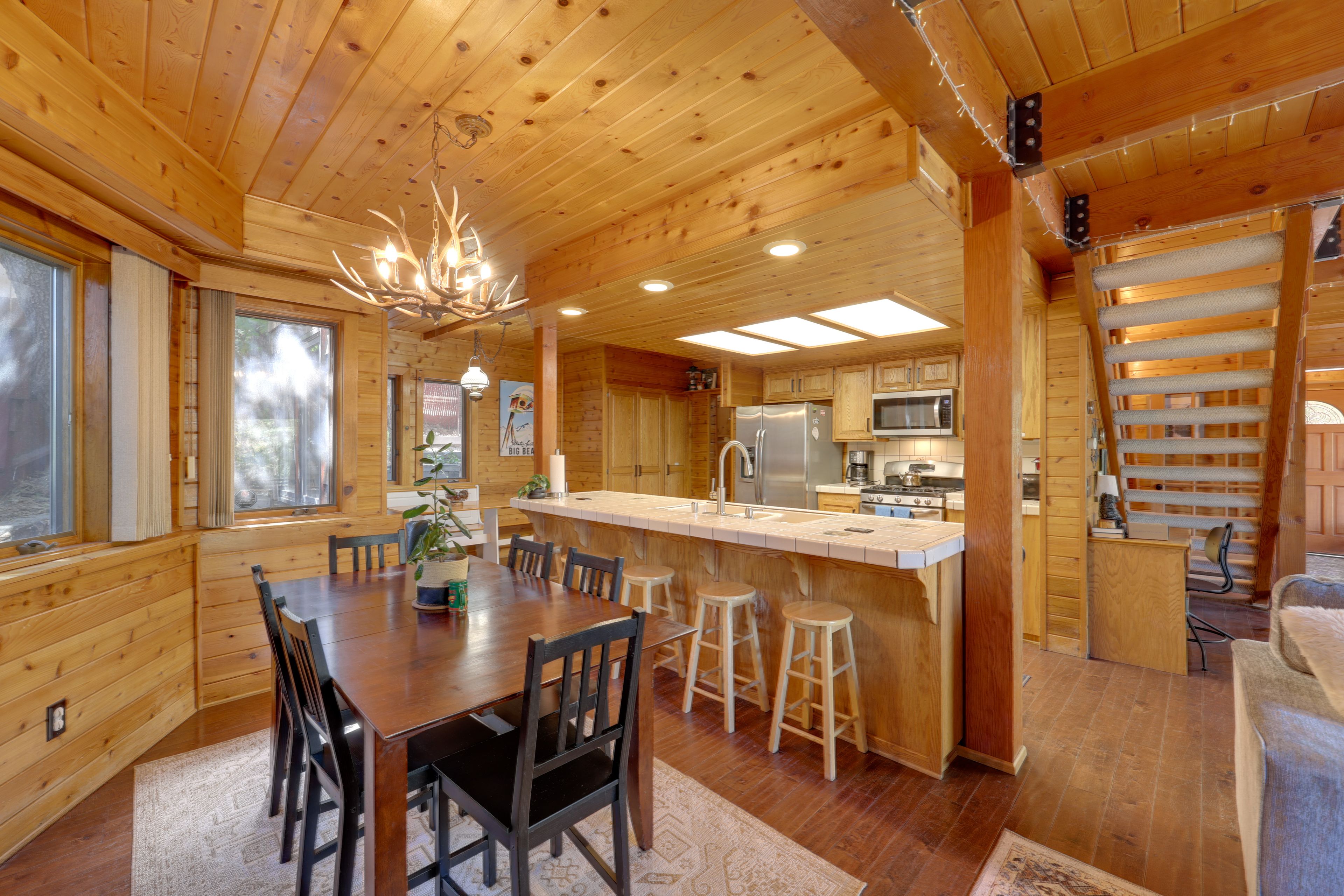 Kitchen & Dining Area | Open Floor Plan