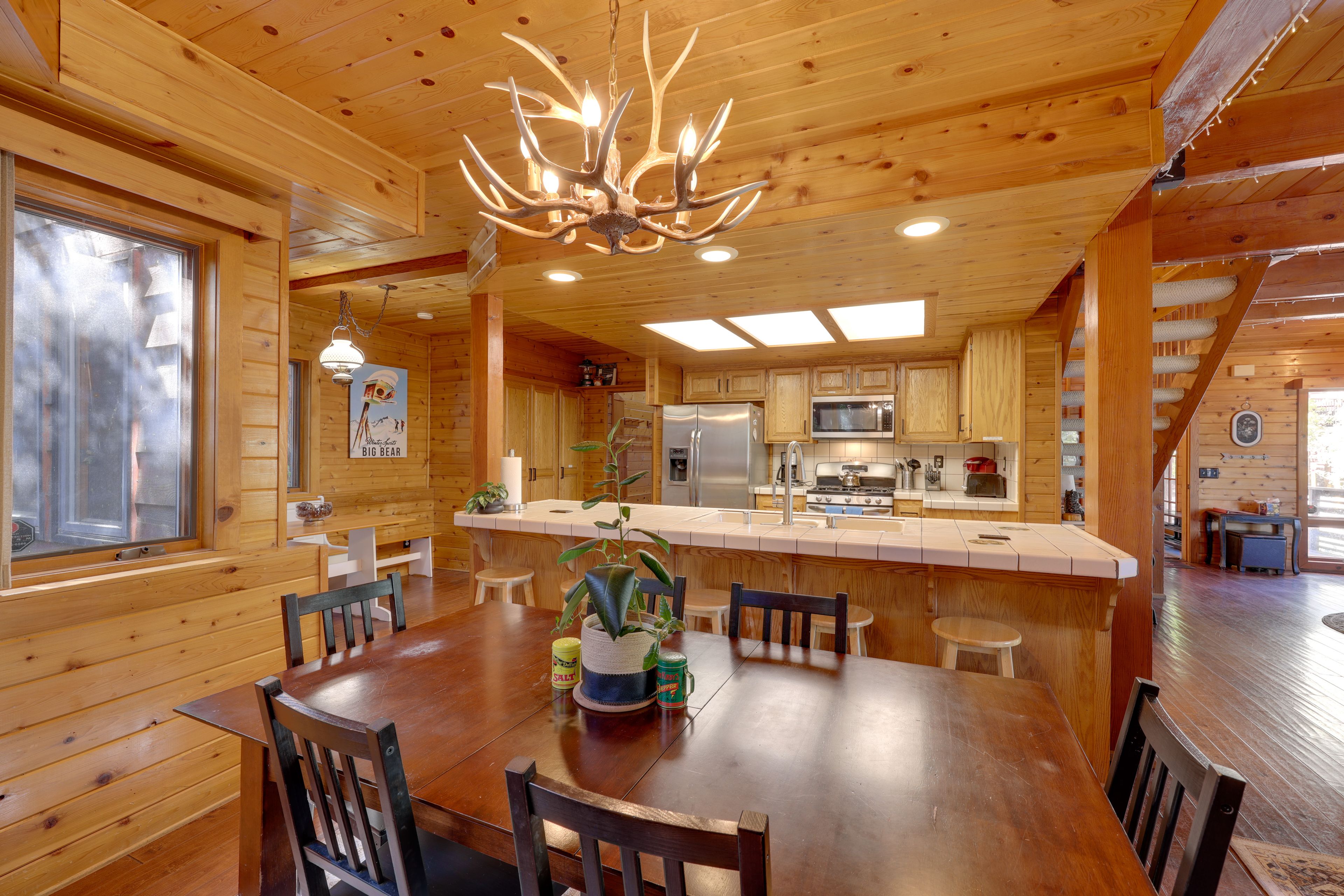 Dining Area | Dishes & Flatware Provided | Main Floor