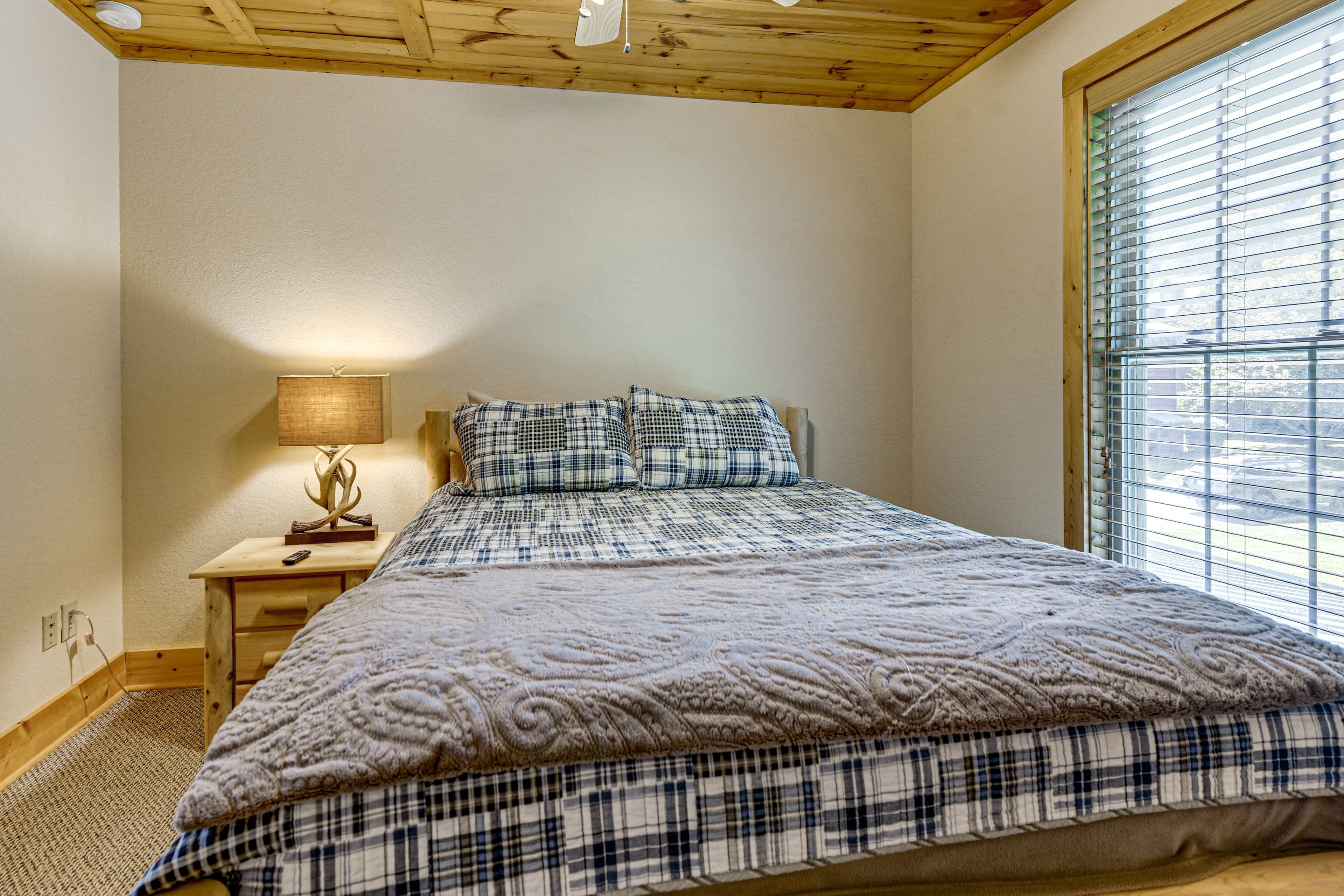 Bedroom 2 | Queen Bed | 2nd Floor