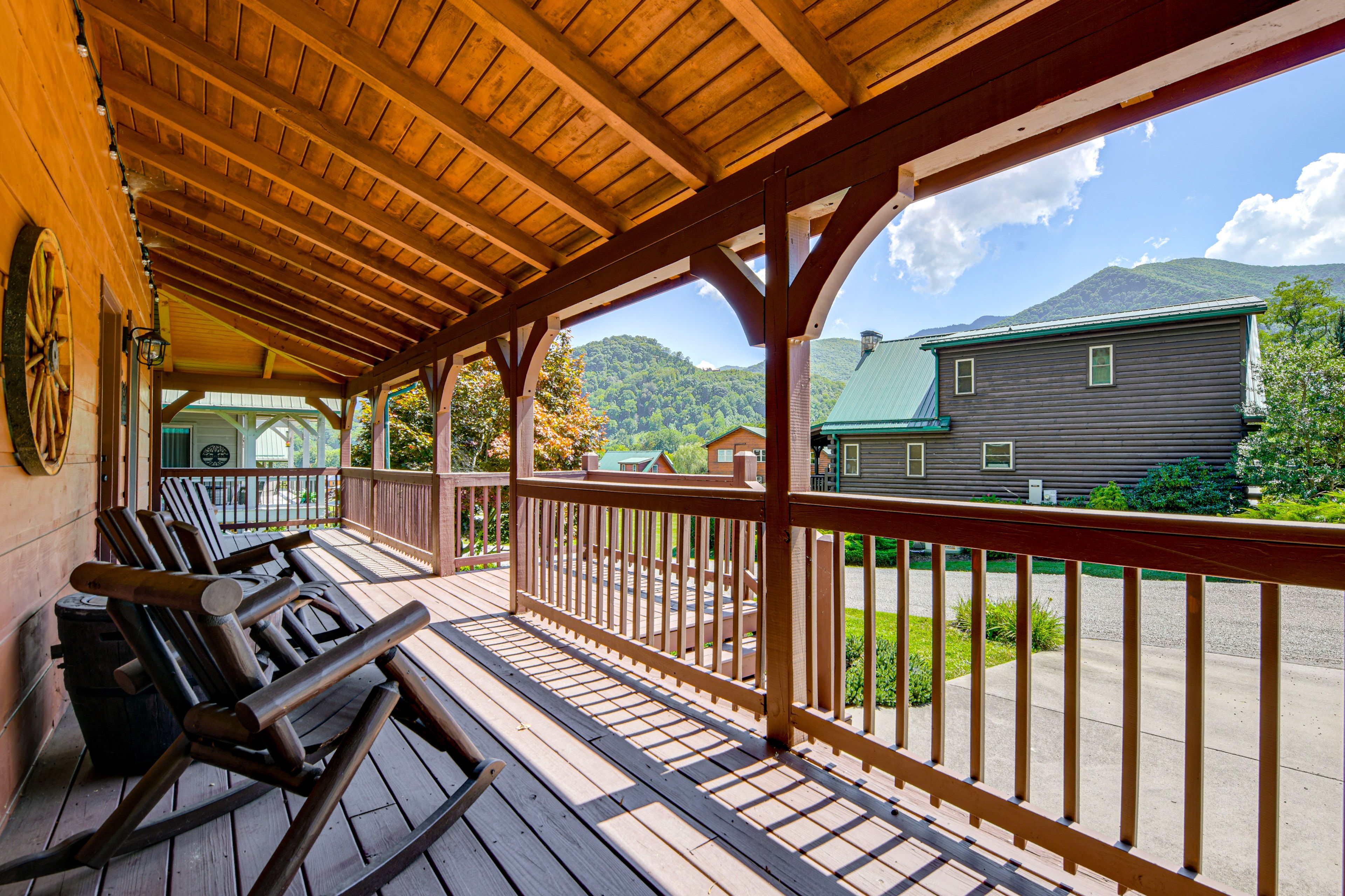 Maggie Valley Vacation Rental | 3BR | 2.5BA | 1,556 Sq Ft | 5 Steps to Enter