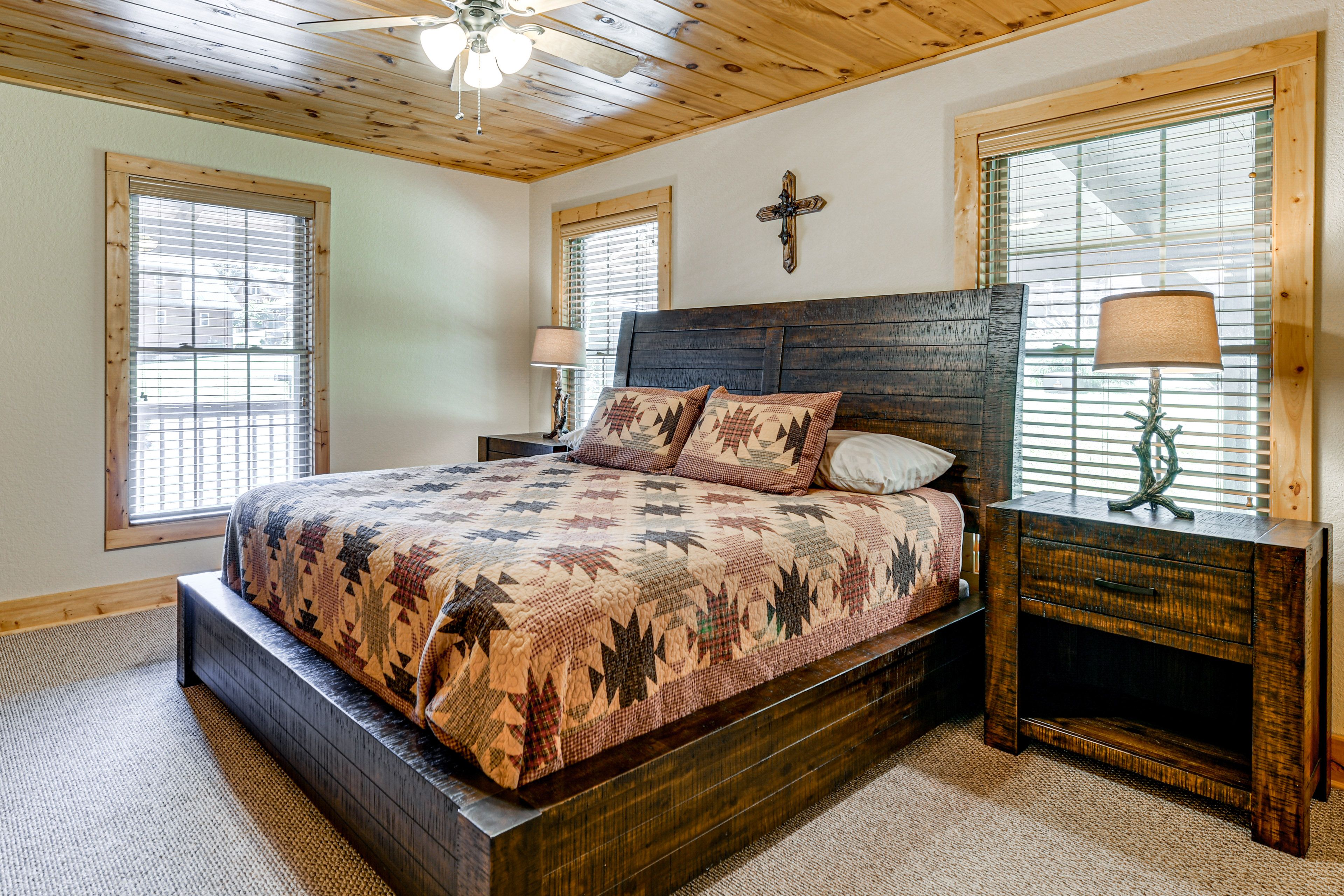 Bedroom 1 | King Bed | 1st Floor