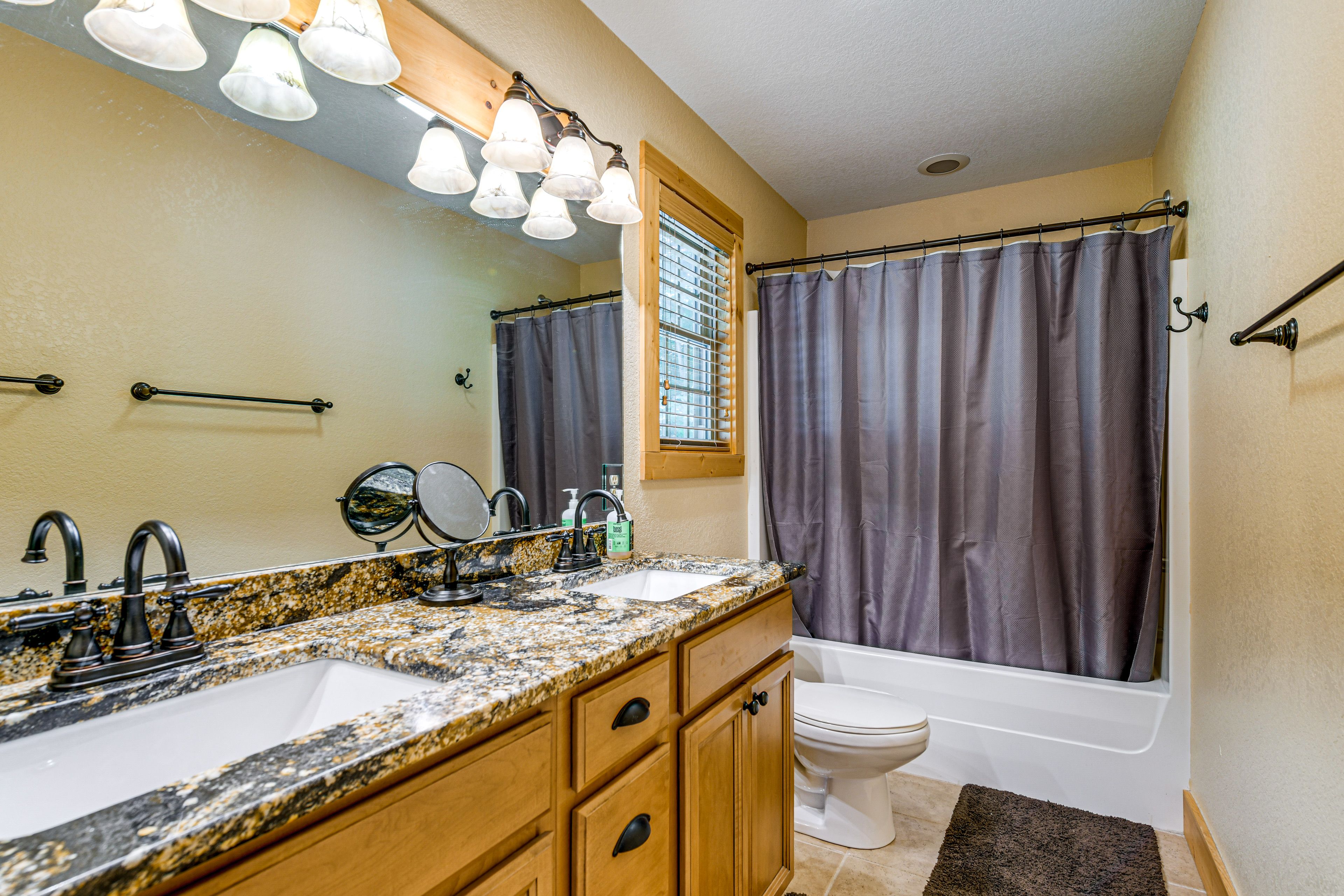 Full Bathroom | 1st Floor