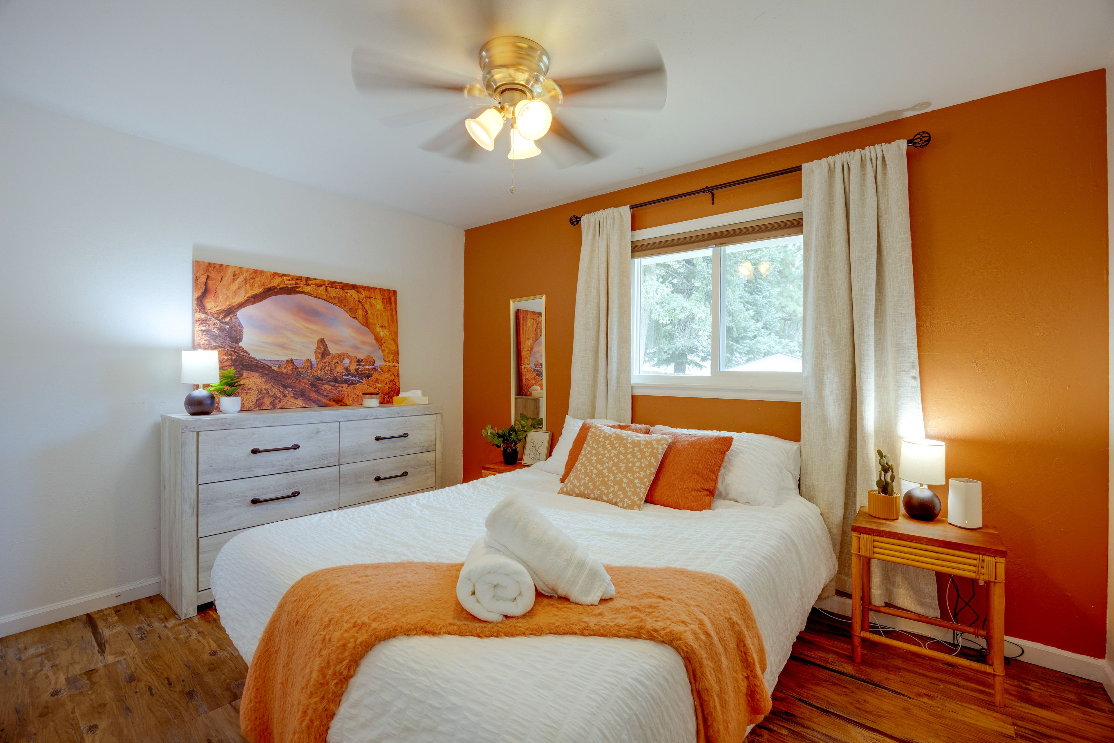 Bedroom 2 | Queen Bed