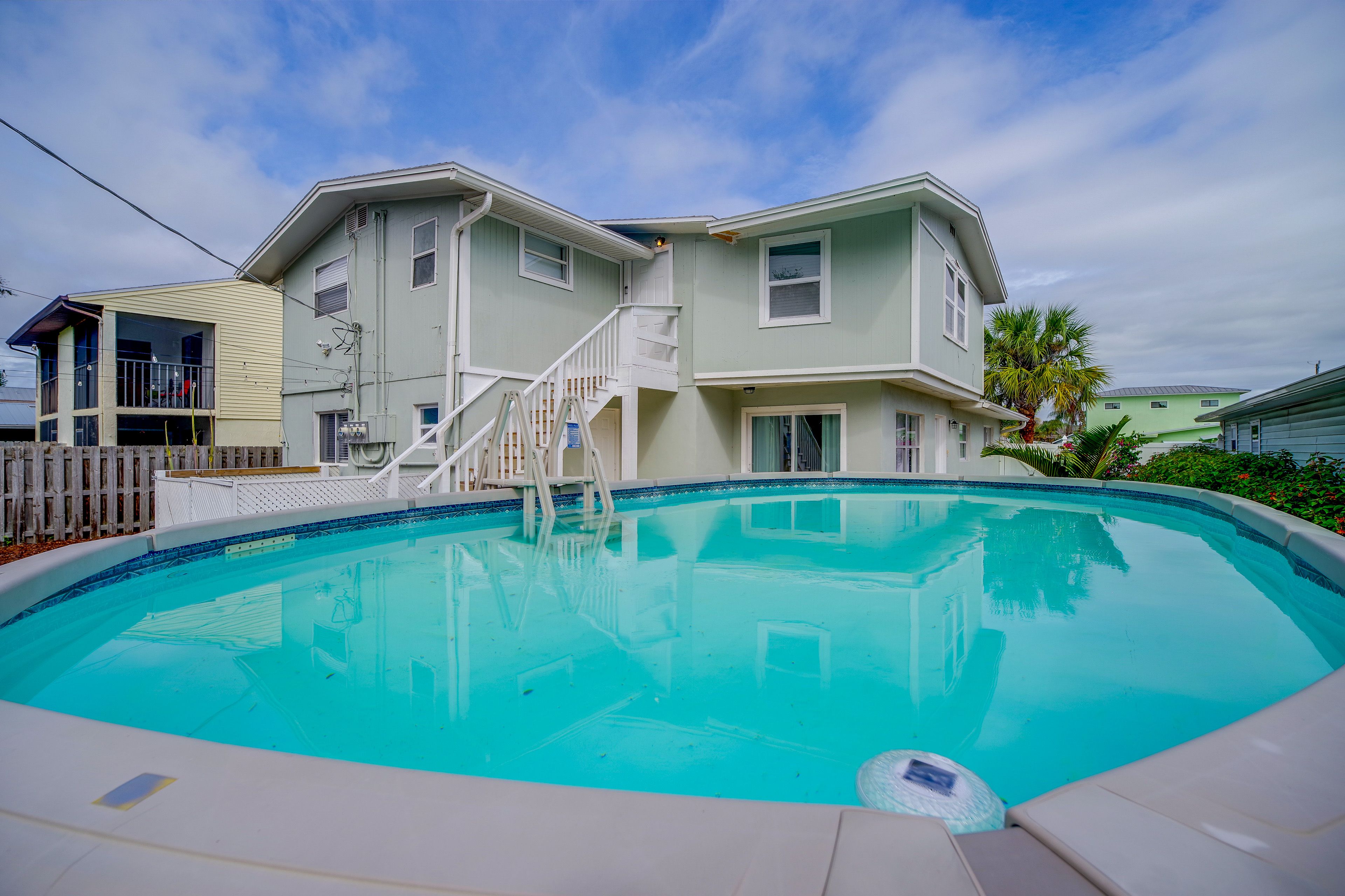 Shared Outdoor Space | Pool