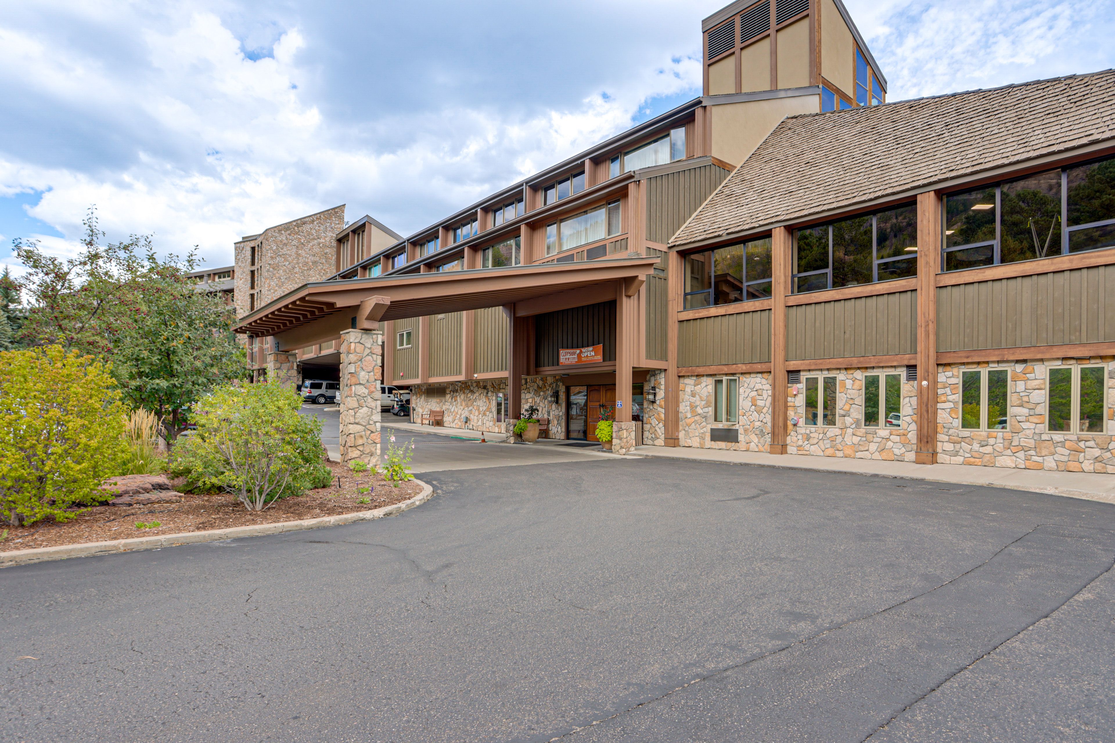 Exterior | Parking Lot (1 Vehicle)