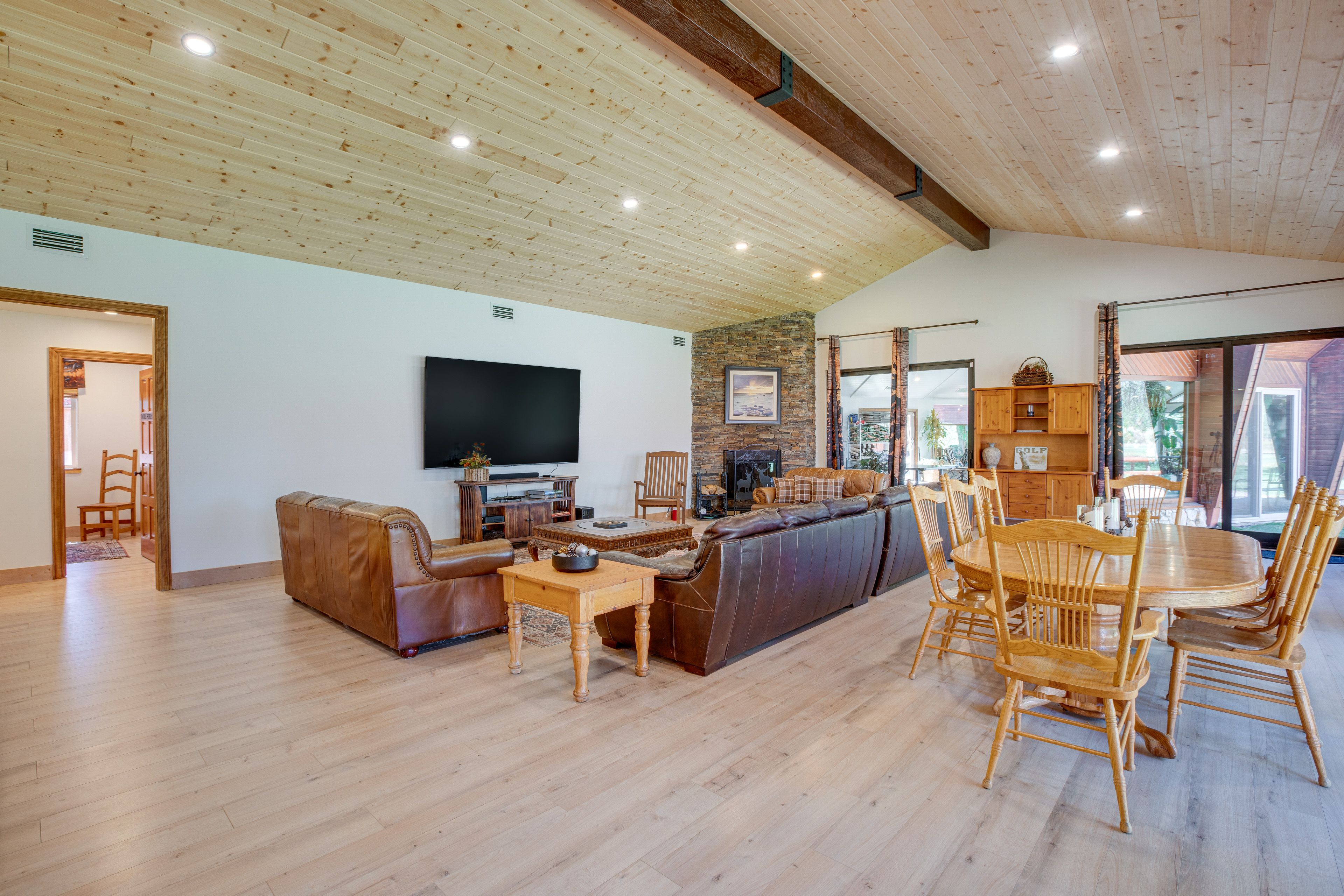 Living Room | Smart TV | Dining Table | Main Level